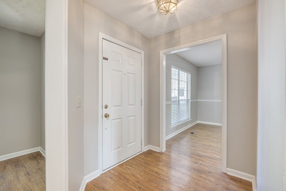 305 Roundhill Cv