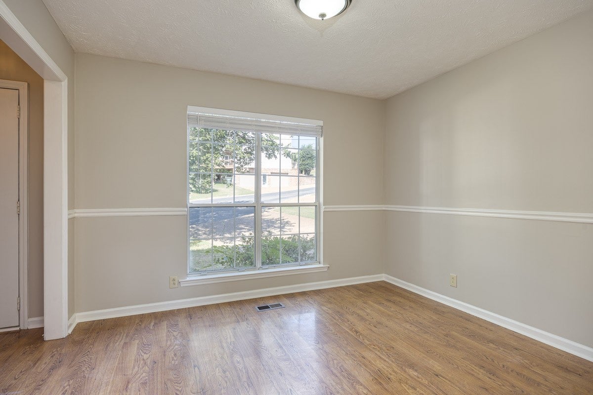 305 Roundhill Cv