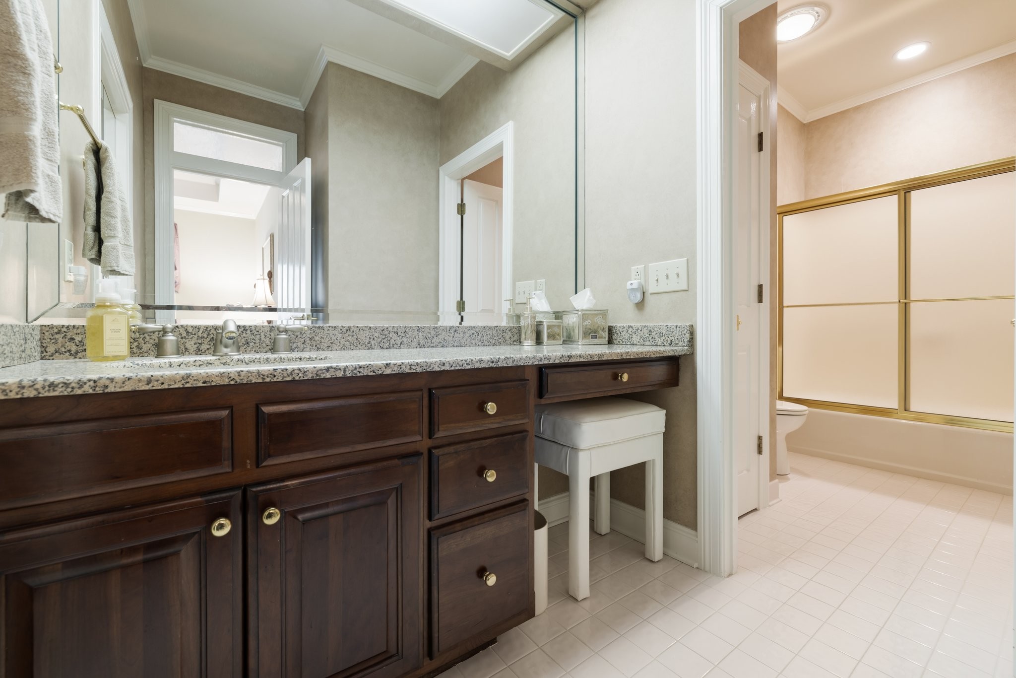 Brentwood, Tennessee 37027, United States, 4 Bedrooms Bedrooms, ,5 BathroomsBathrooms,Residential,Active,20011