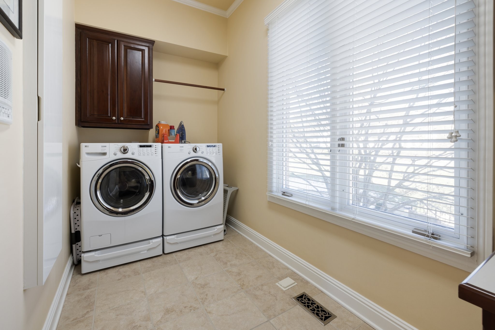 Brentwood, Tennessee 37027, United States, 4 Bedrooms Bedrooms, ,5 BathroomsBathrooms,Residential,Active,20011