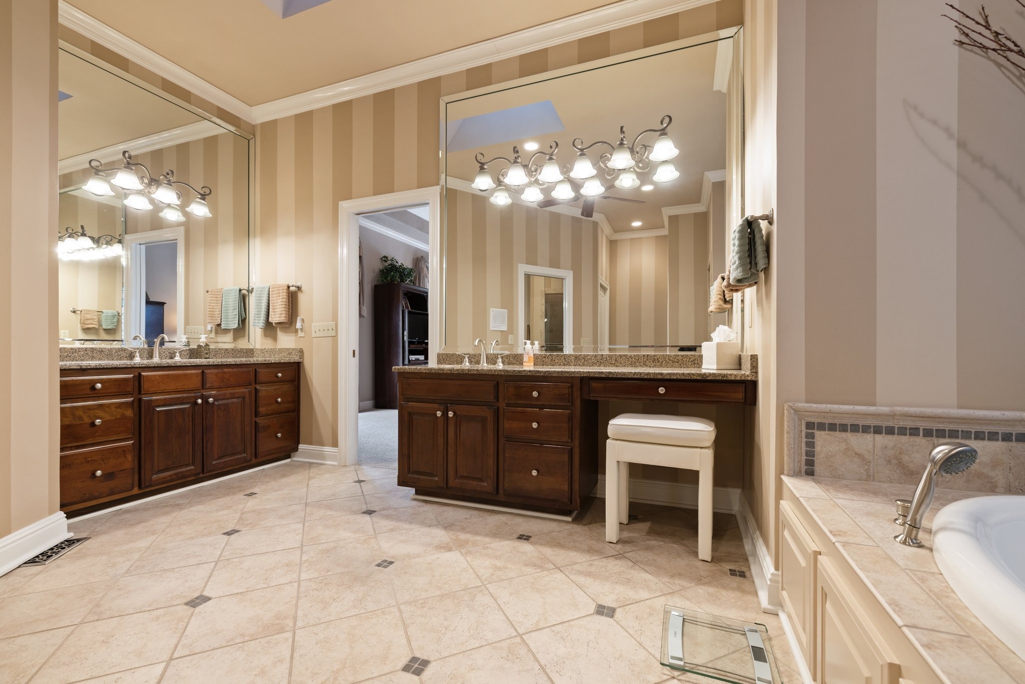 Brentwood, Tennessee 37027, United States, 4 Bedrooms Bedrooms, ,5 BathroomsBathrooms,Residential,Active,20011