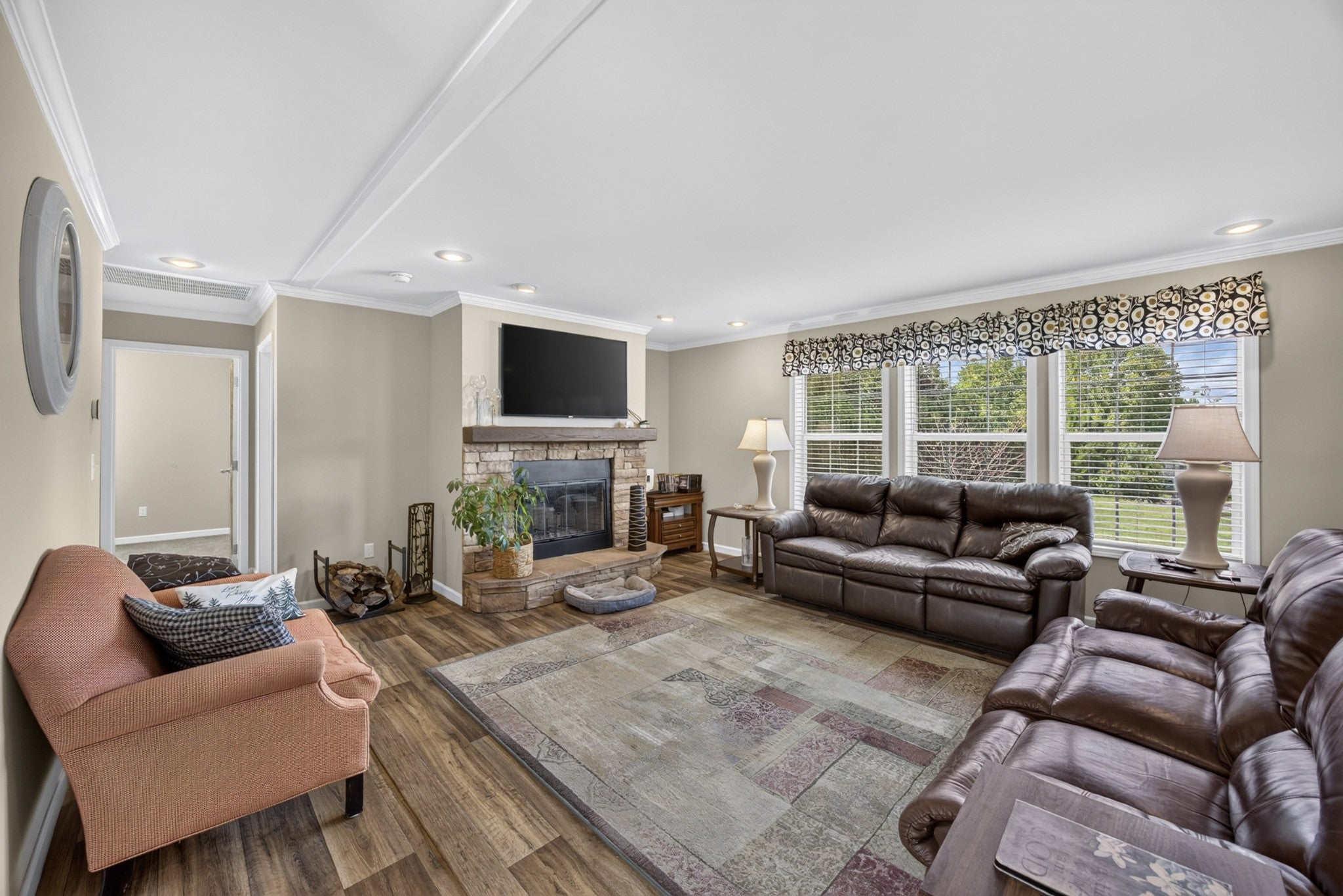 127 Mirage Dr