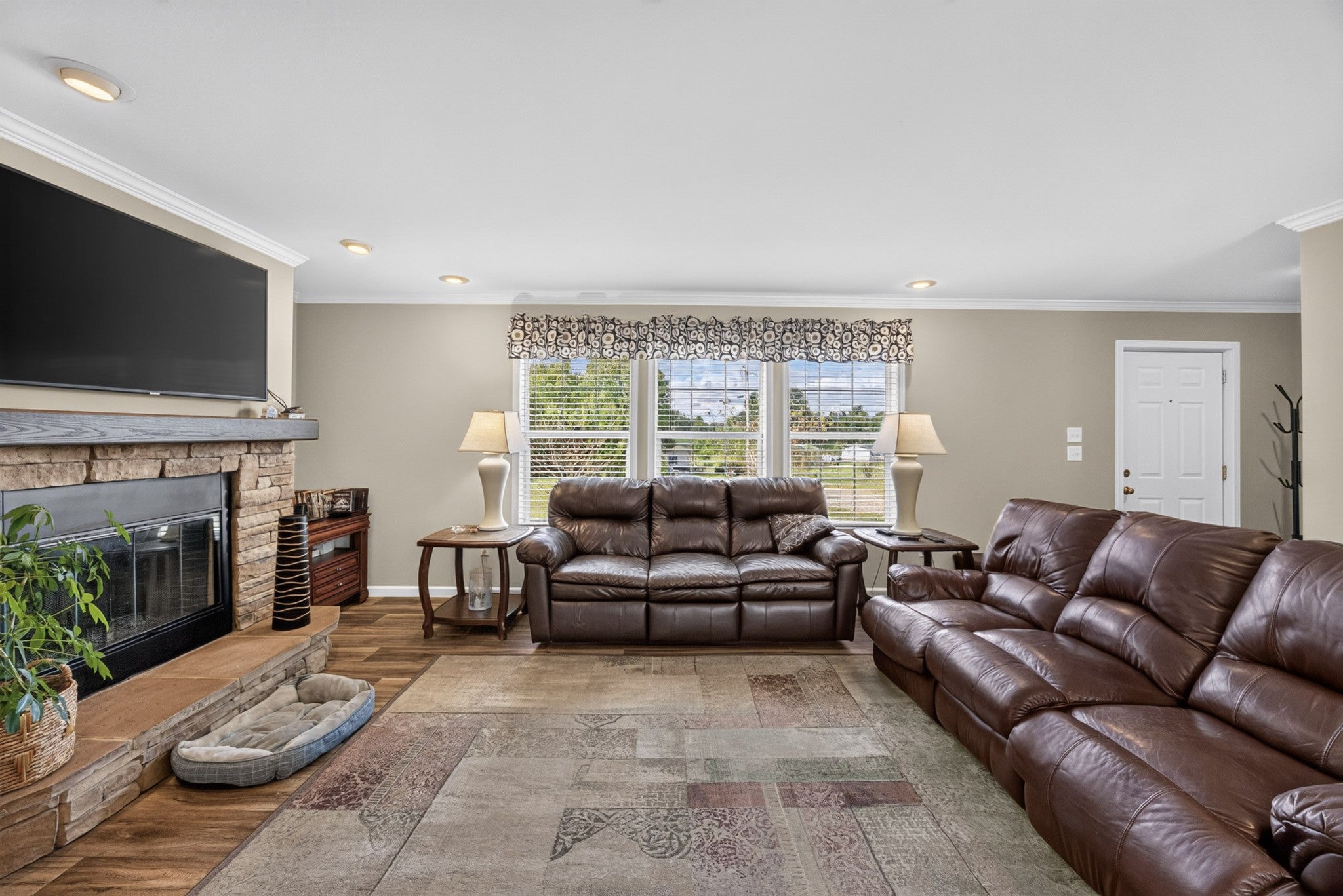 127 Mirage Dr