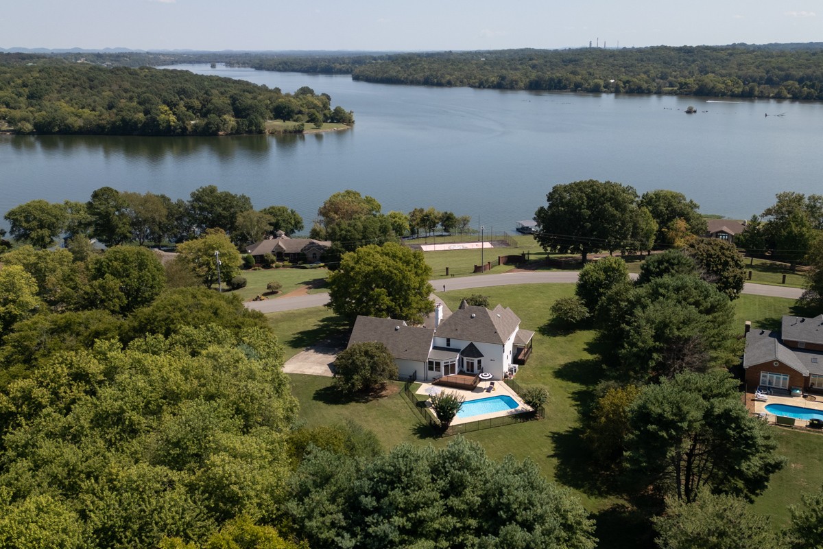 1210 Windsor Dr
