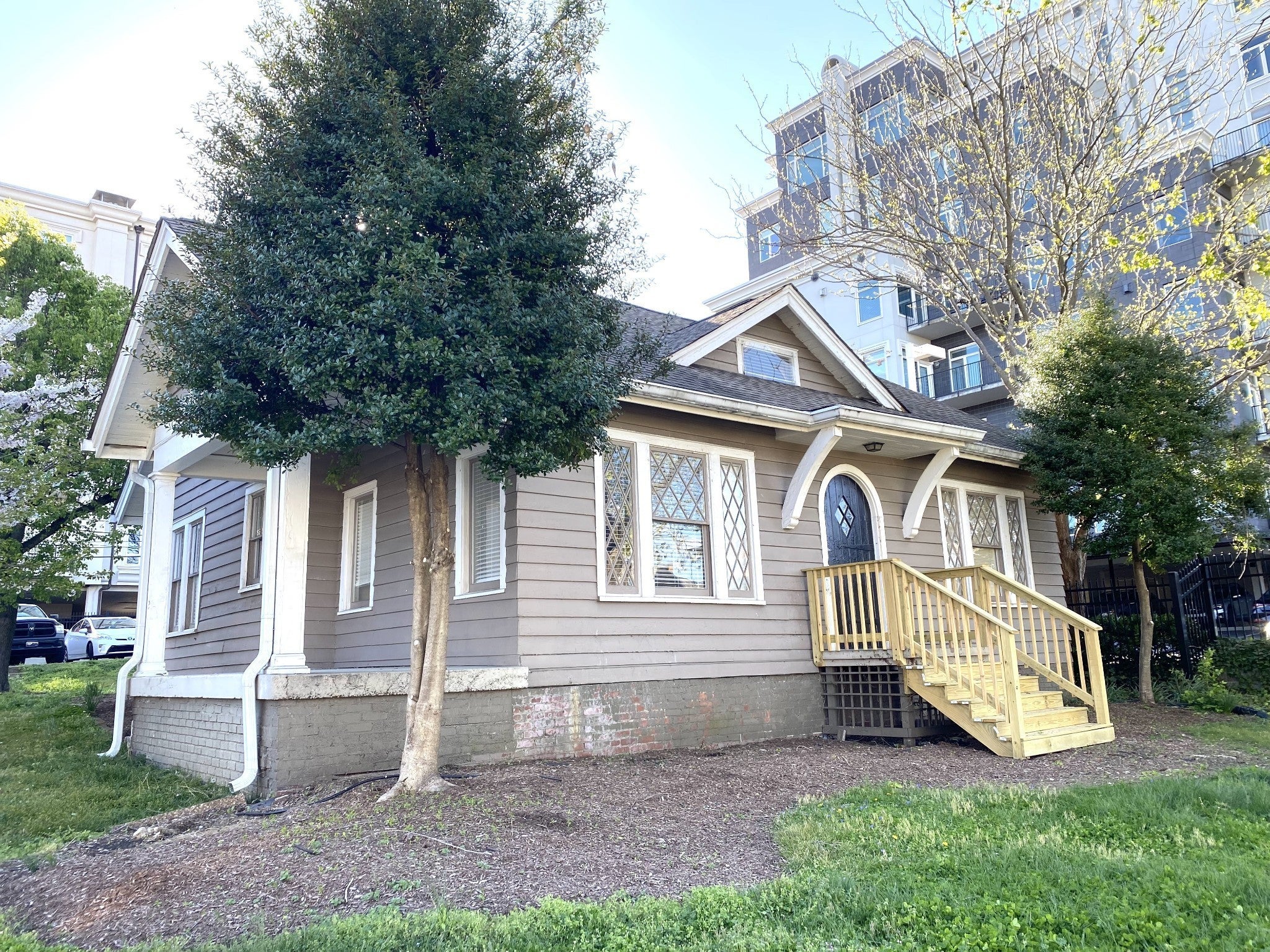 listing at 113 30th Ave N, Nashville