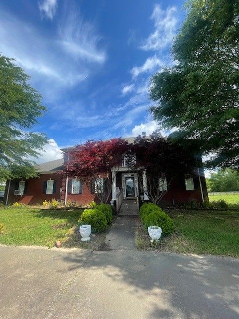 33 Bishop Rd Lawrenceburg TN 38464