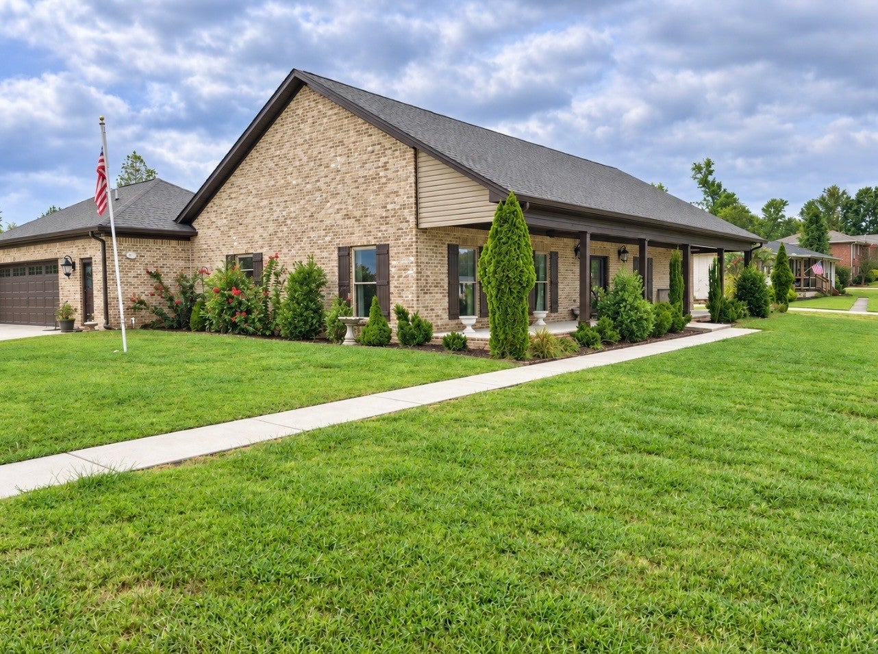 306 Fescue Dr N 303.10/2
