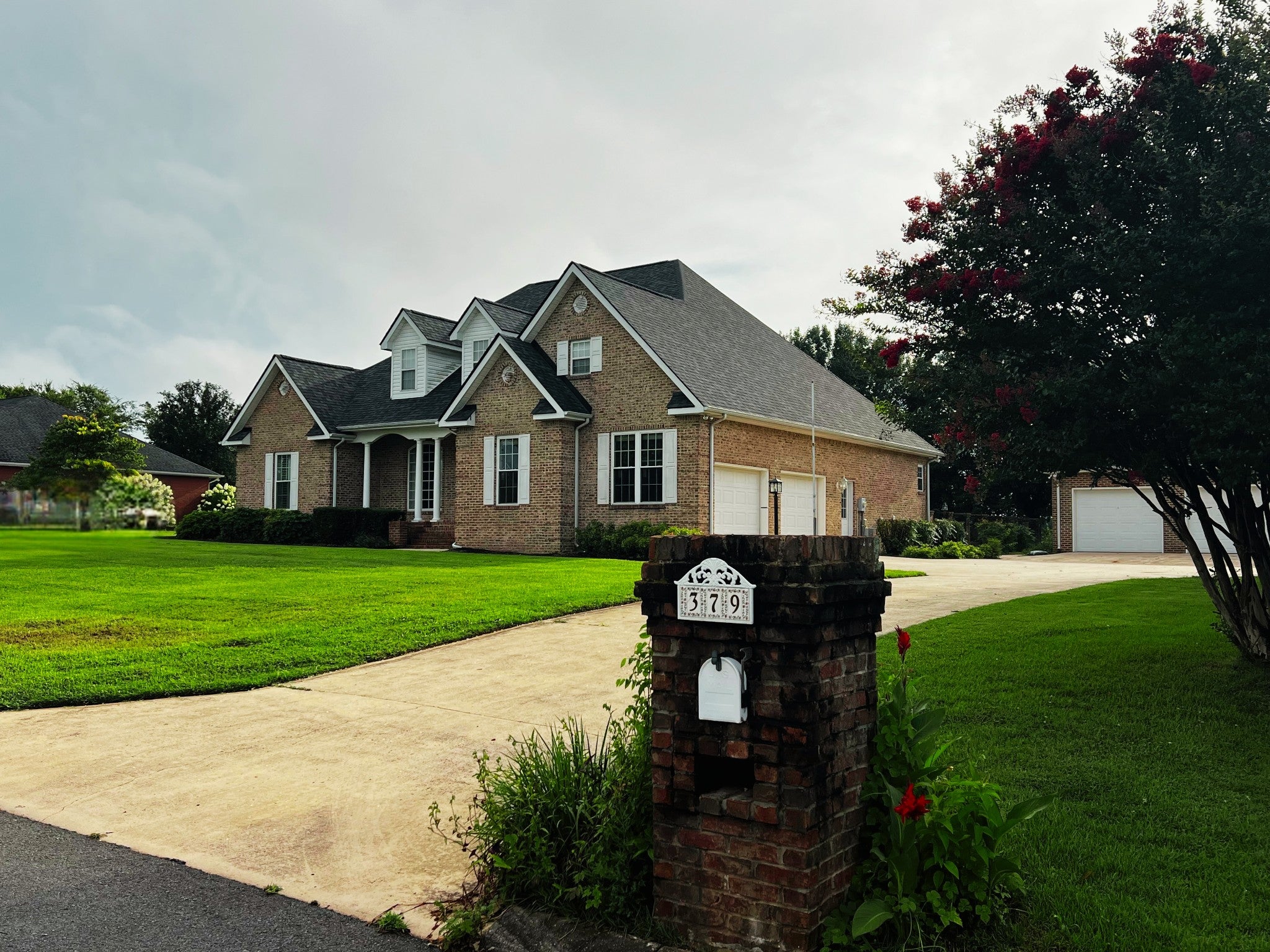 379 Bell Dr W