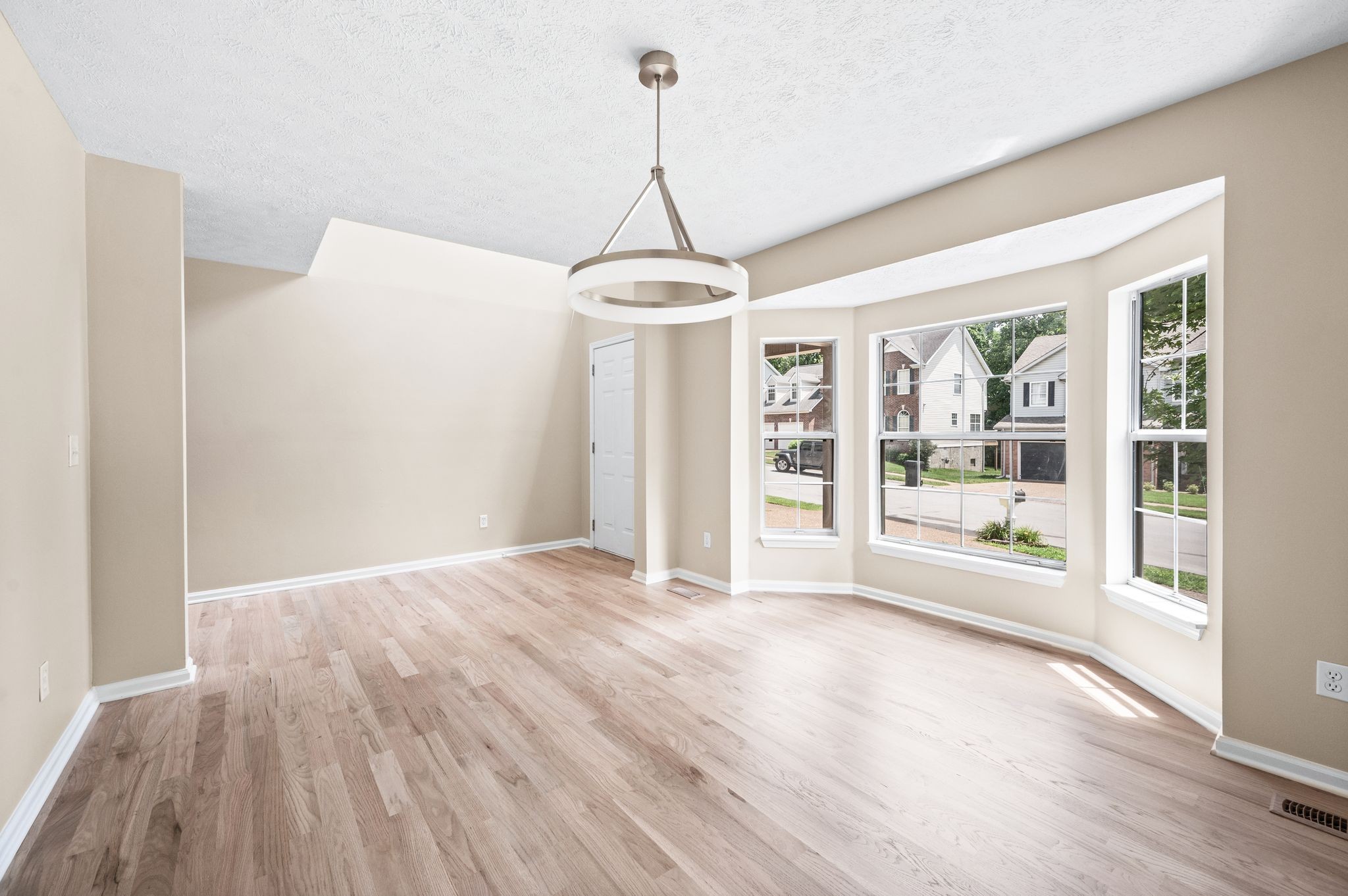 2210 Falcon Creek Dr