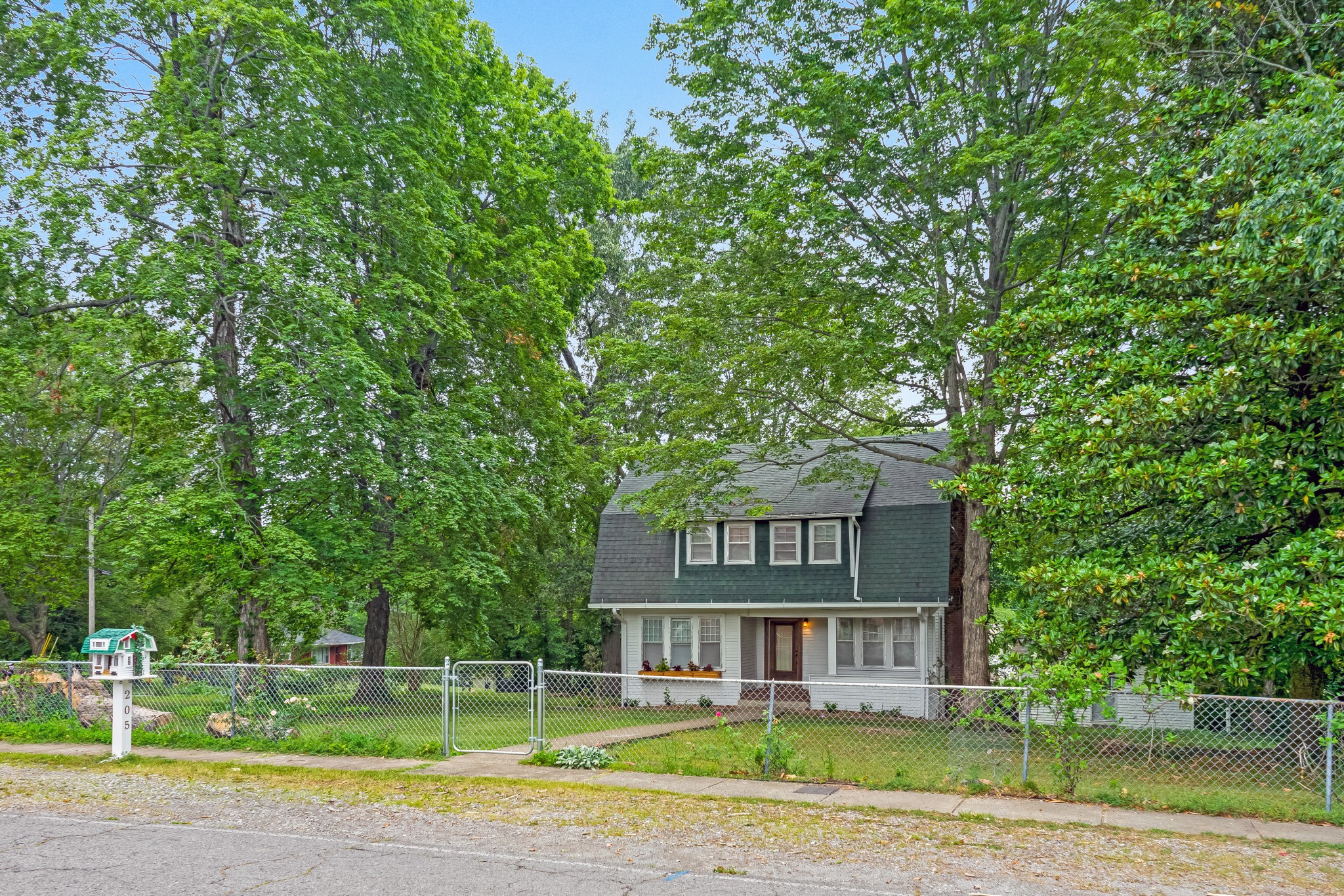 205 W Main St
