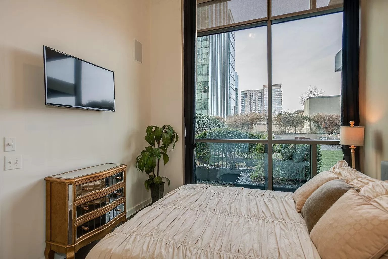 Nashville, Tennessee 37203, United States, 2 Bedrooms Bedrooms, ,2 BathroomsBathrooms,Residential,Active,144484