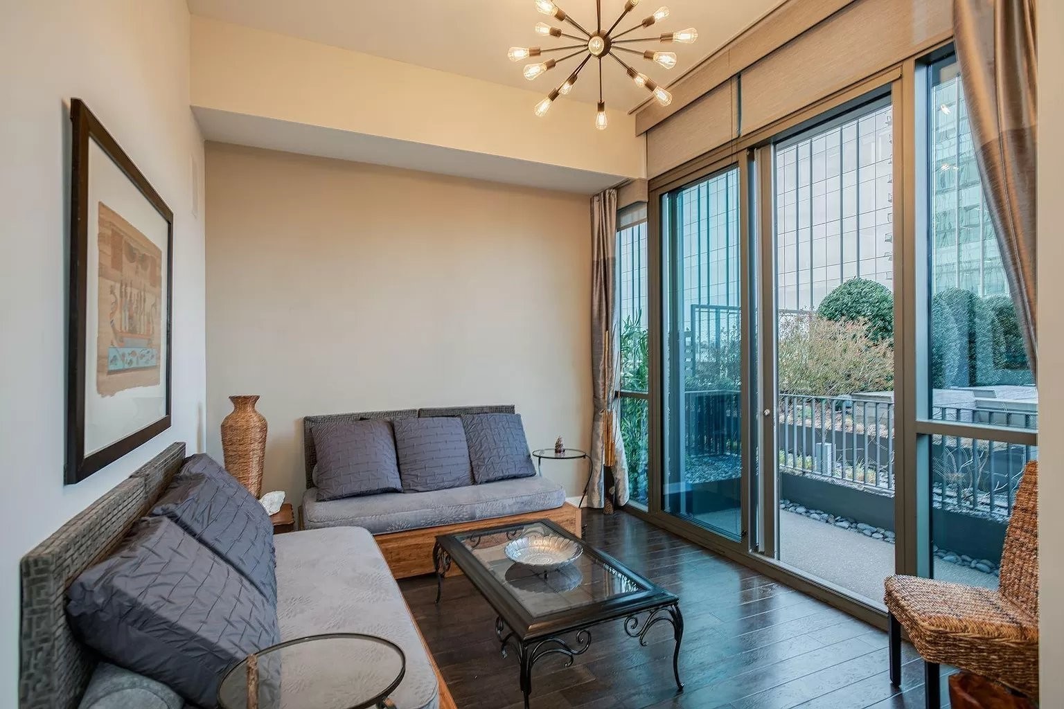 Nashville, Tennessee 37203, United States, 2 Bedrooms Bedrooms, ,2 BathroomsBathrooms,Residential,Active,144484