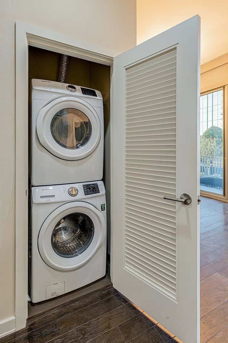 Nashville, Tennessee 37203, United States, 2 Bedrooms Bedrooms, ,2 BathroomsBathrooms,Residential,Active,144484