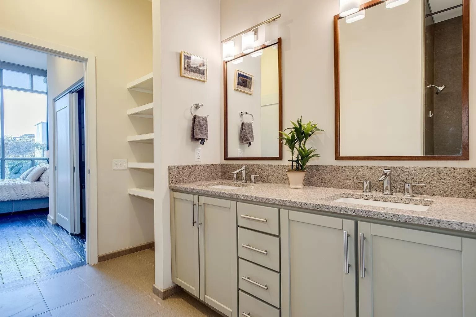 Nashville, Tennessee 37203, United States, 2 Bedrooms Bedrooms, ,2 BathroomsBathrooms,Residential,Active,144484