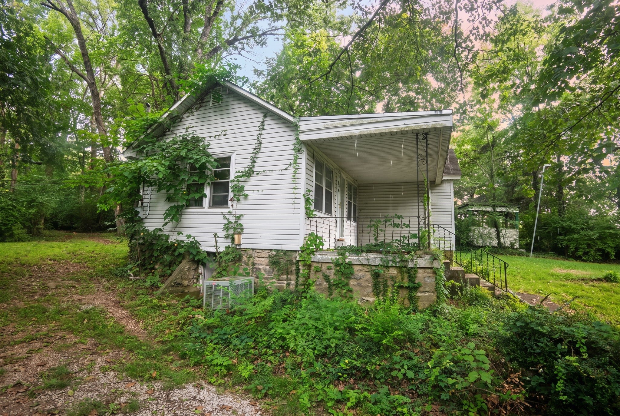 143 Hillcrest Dr