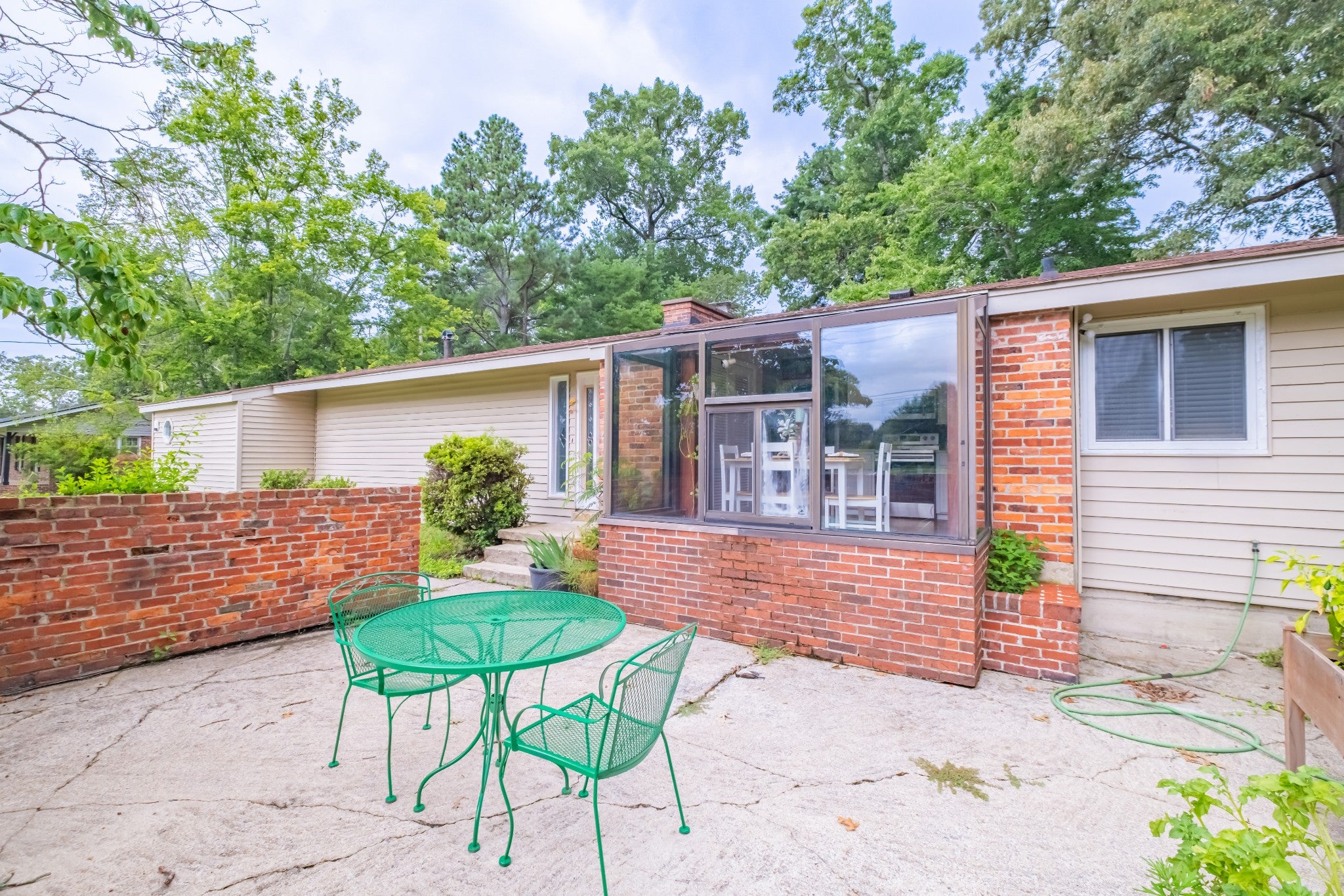1915 Country Club Dr