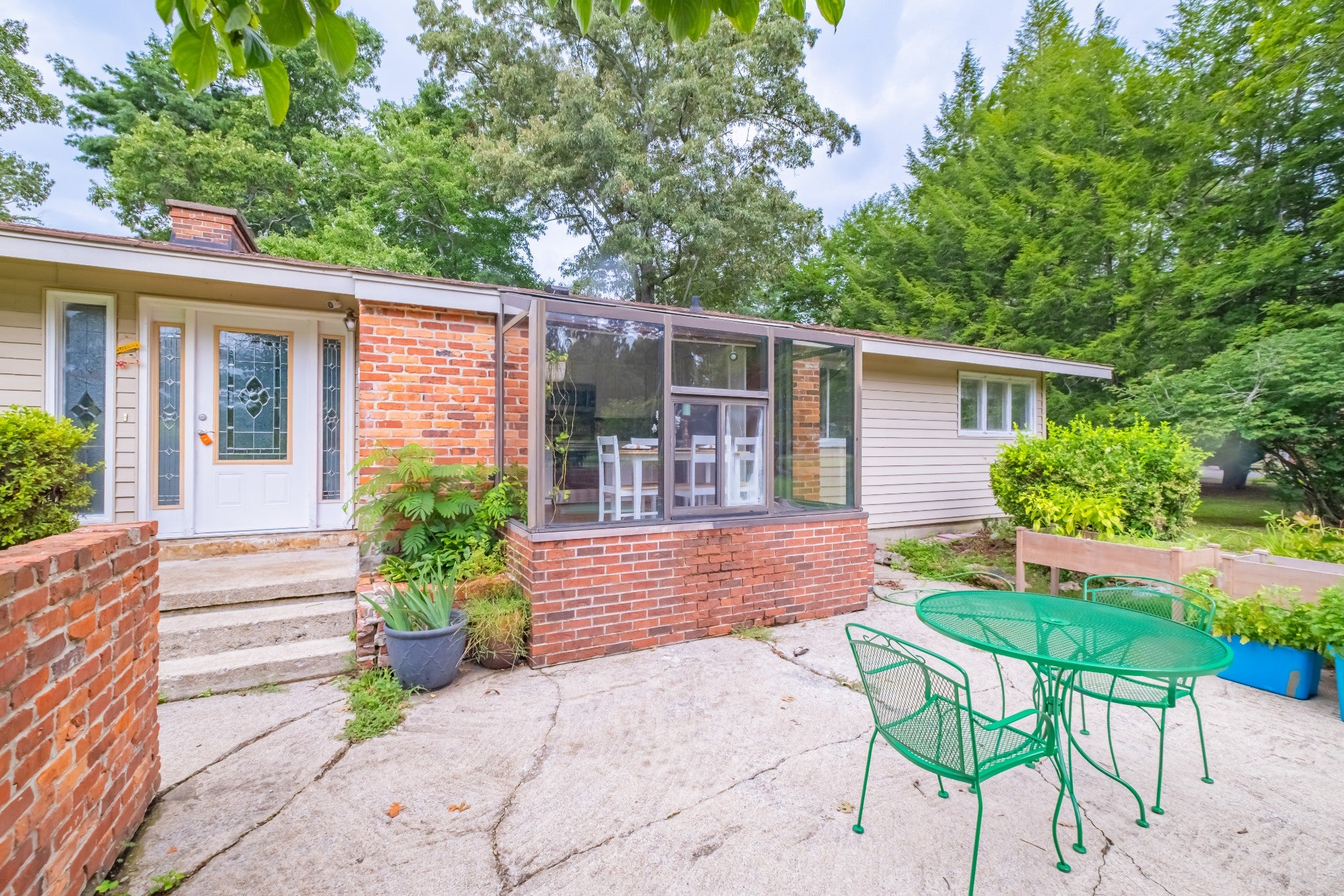 1915 Country Club Dr