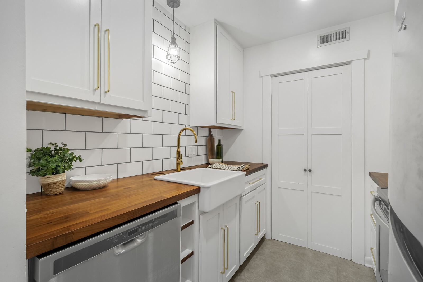 View Nashville, TN 37211 condo