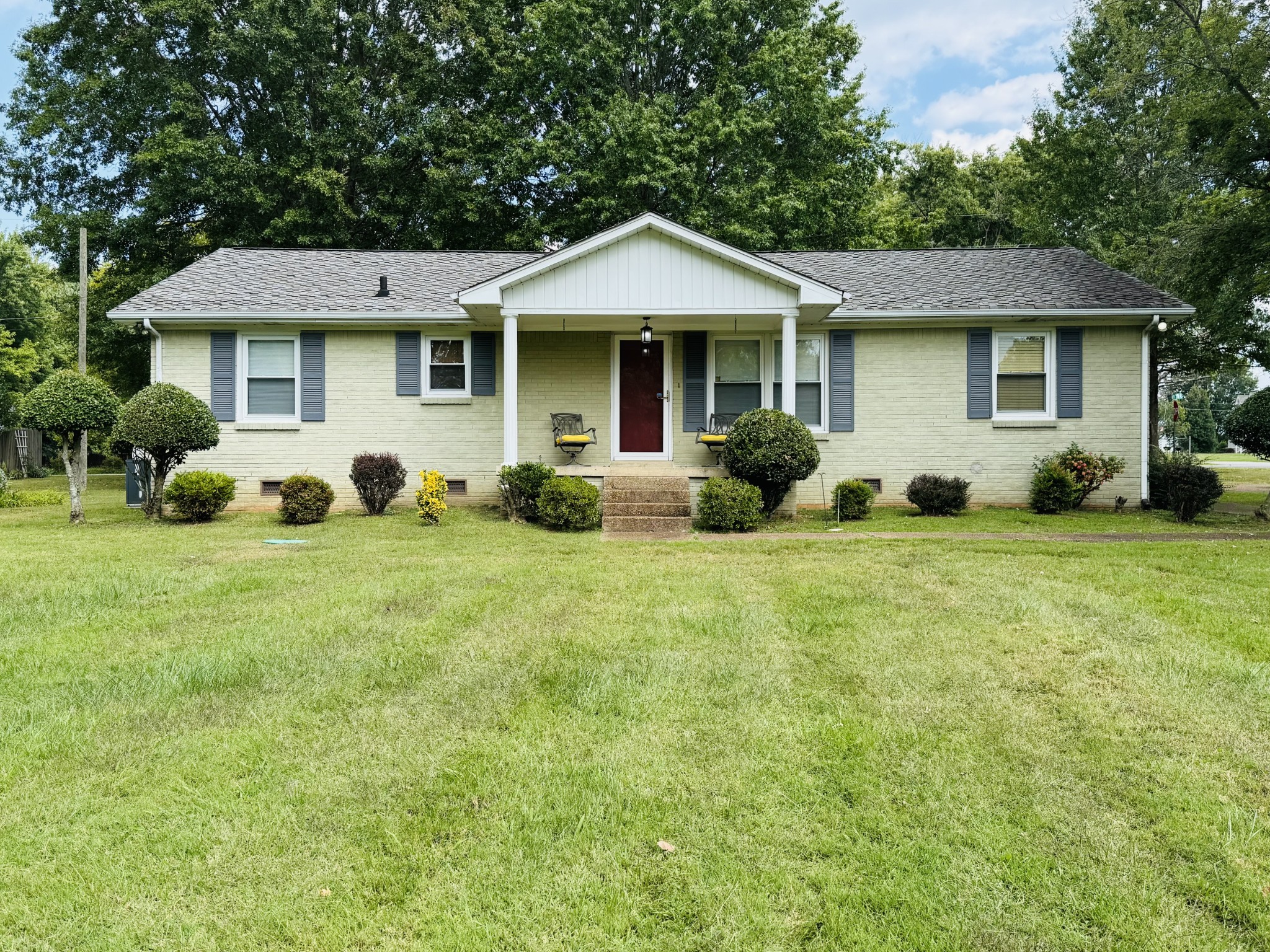 301 Old Highway 31W E