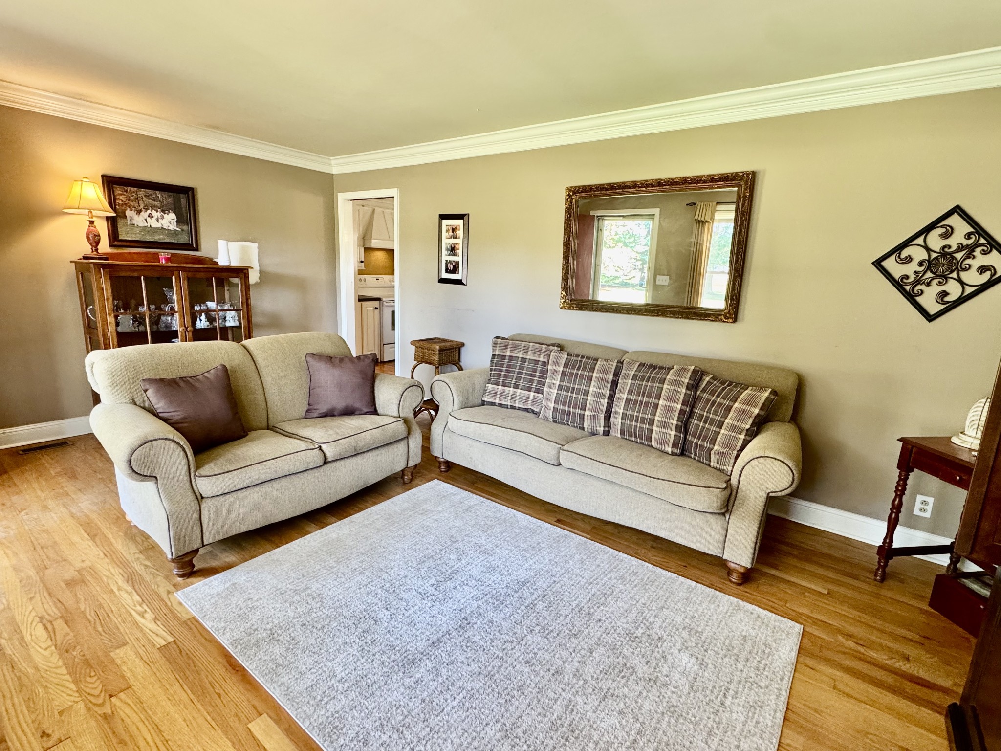 301 Old Highway 31W E