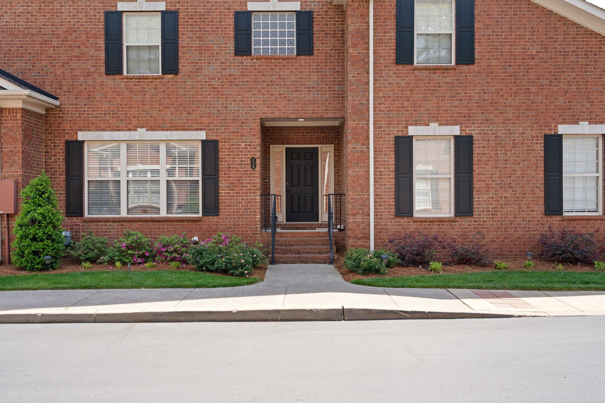 128 Brilliantine Cir