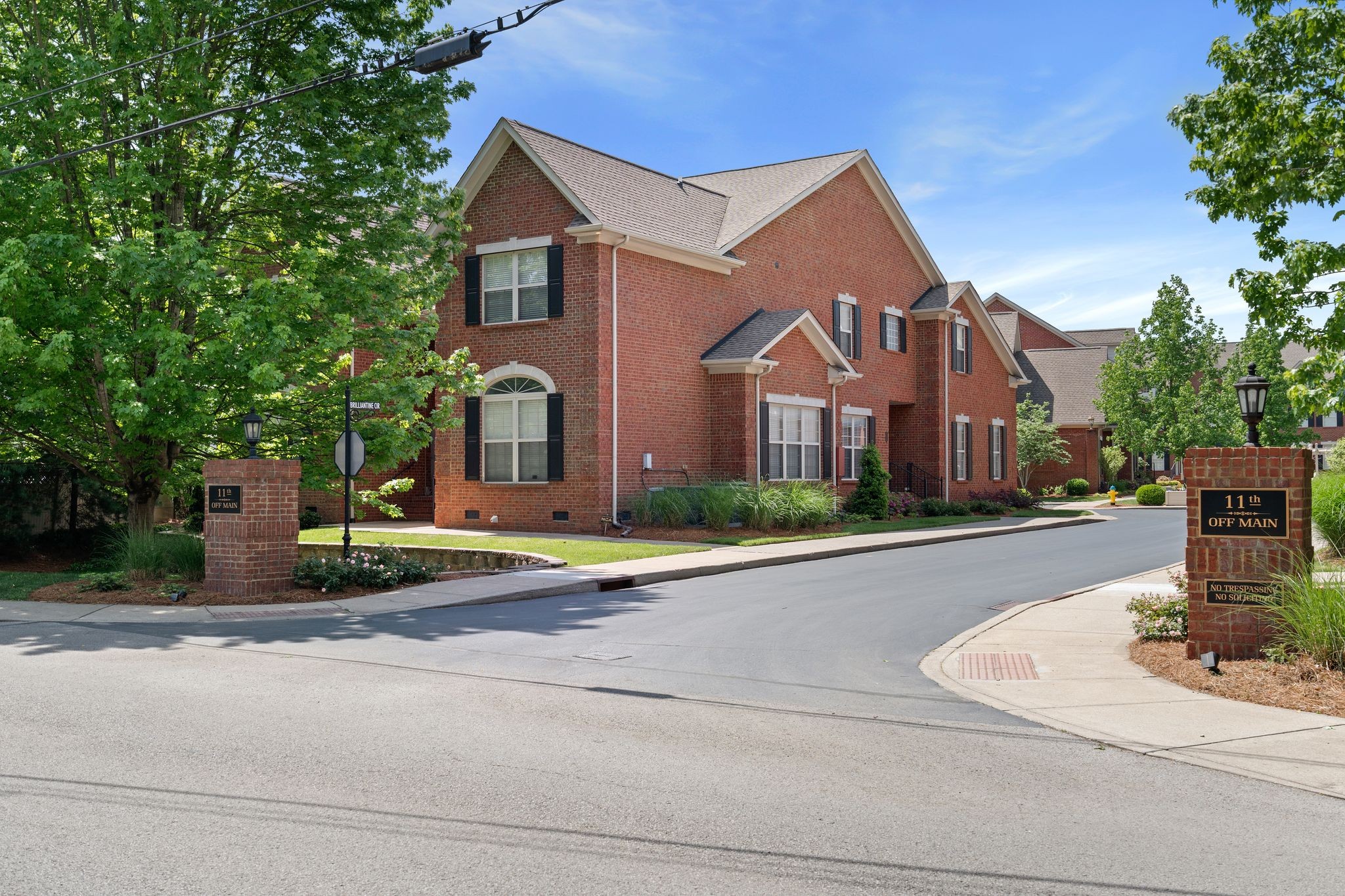 128 Brilliantine Cir