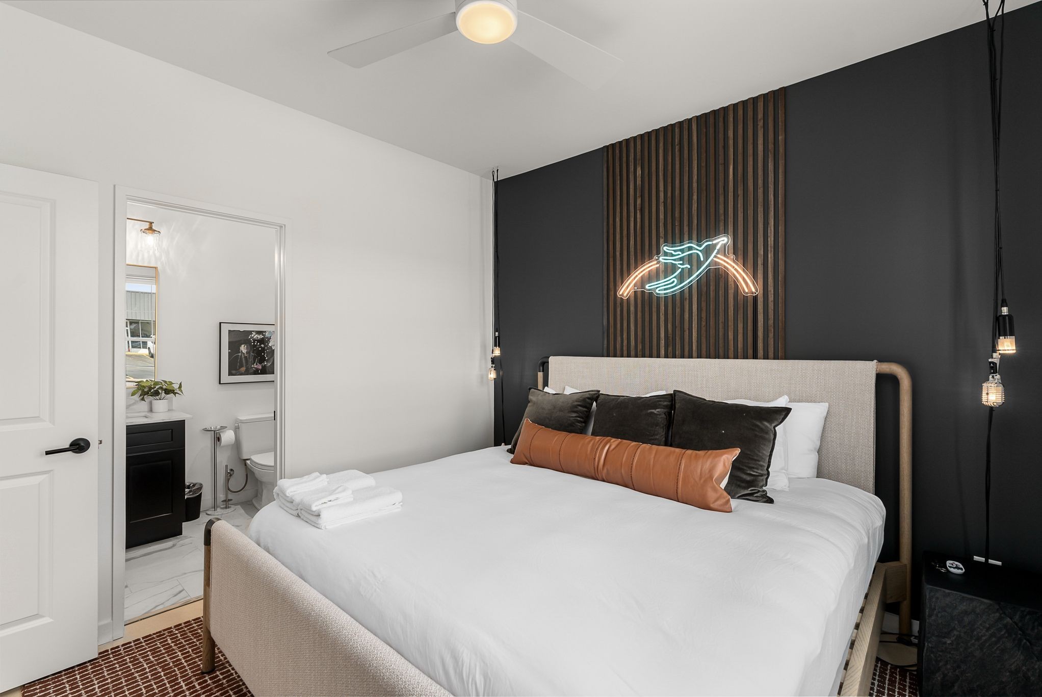 2000 S Hamilton Rd 1