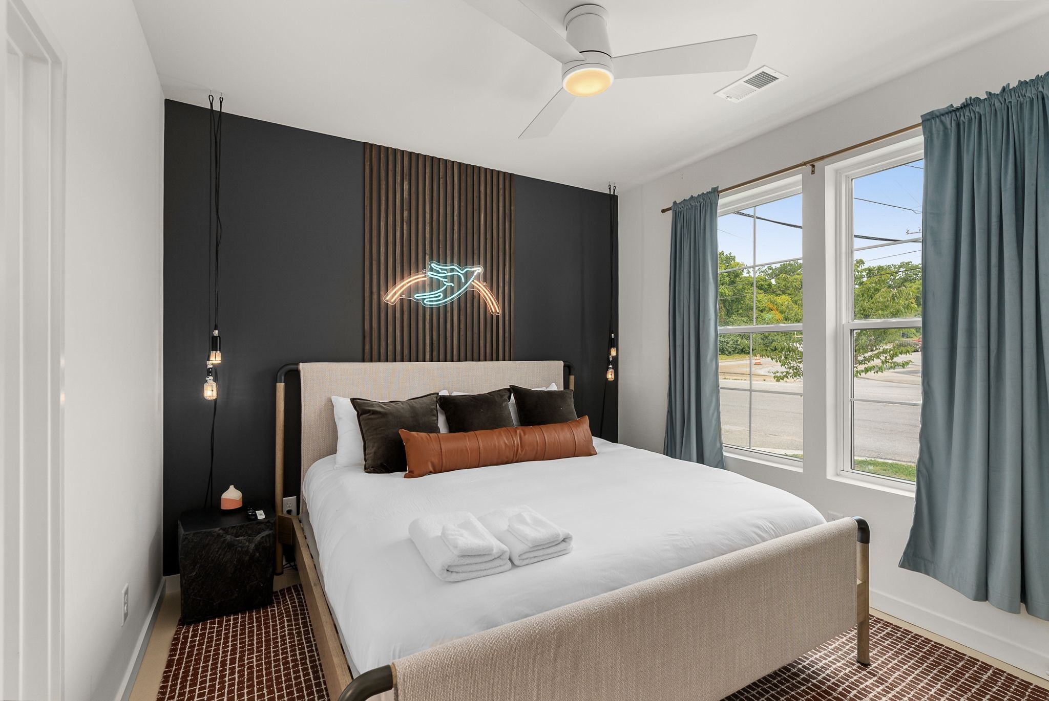 2000 S Hamilton Rd 1