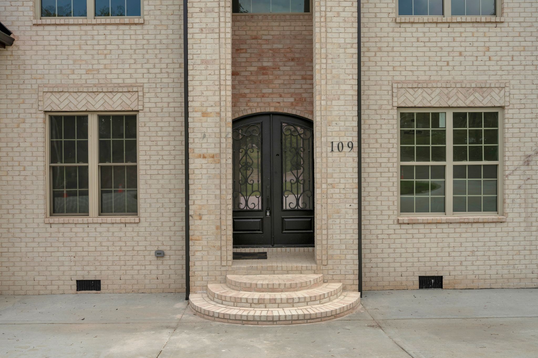 109 Oak Hill Dr