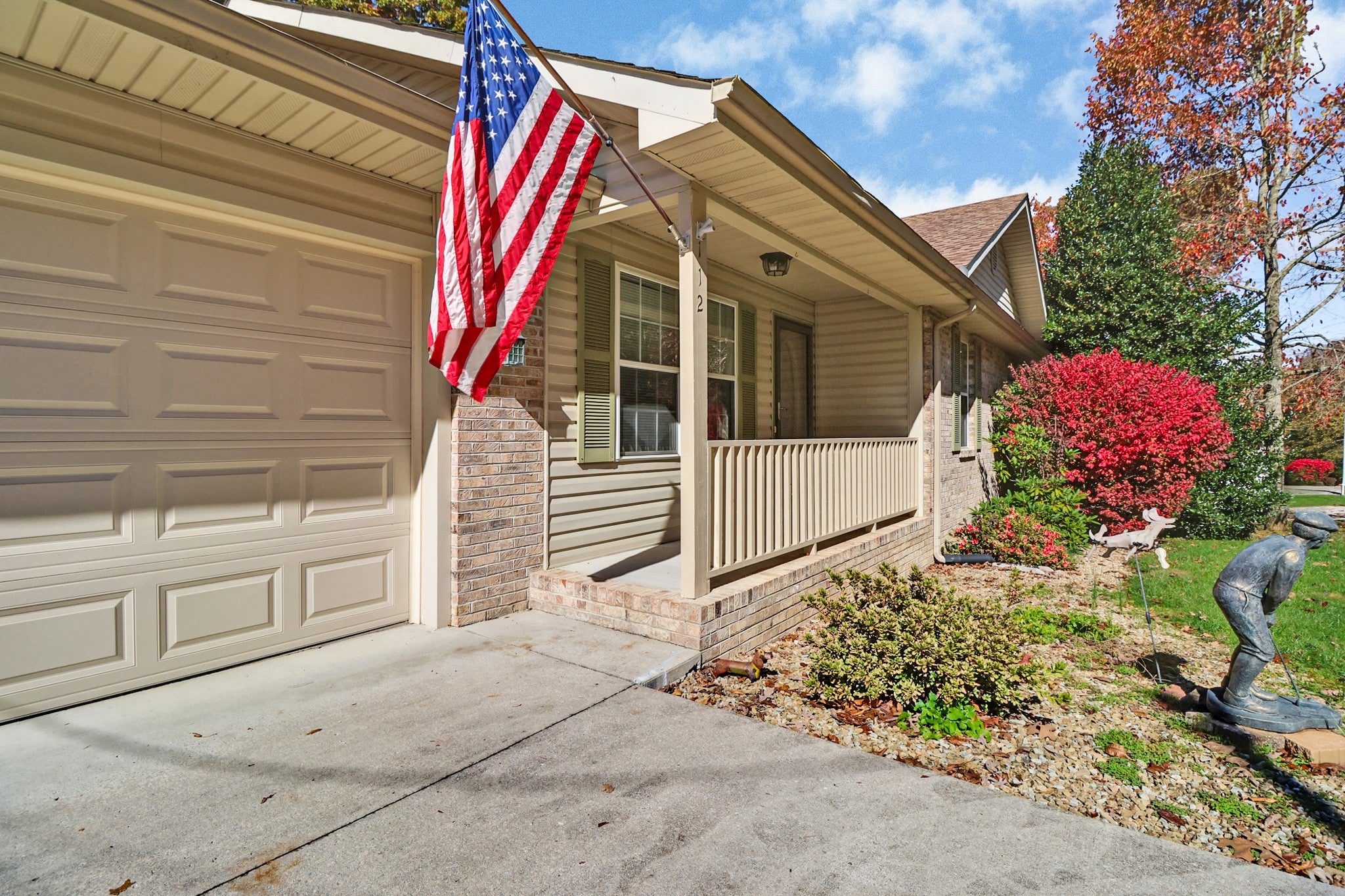 112 Lakewood Dr