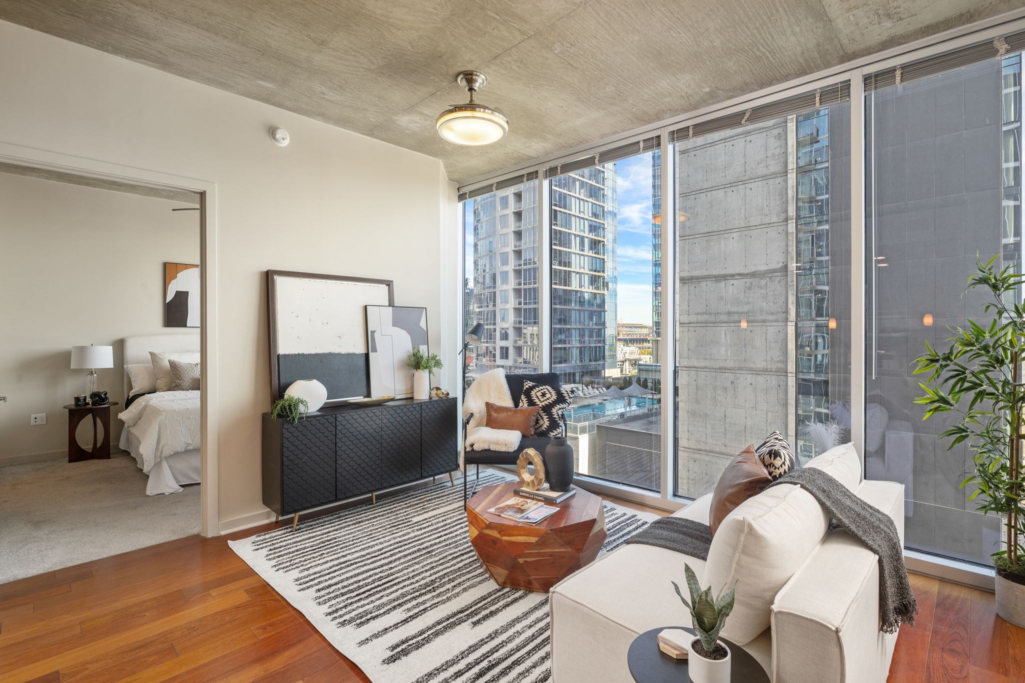 301 Demonbreun St 1114