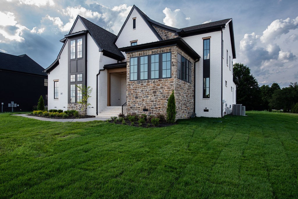 102 Autumn Breeze Dr