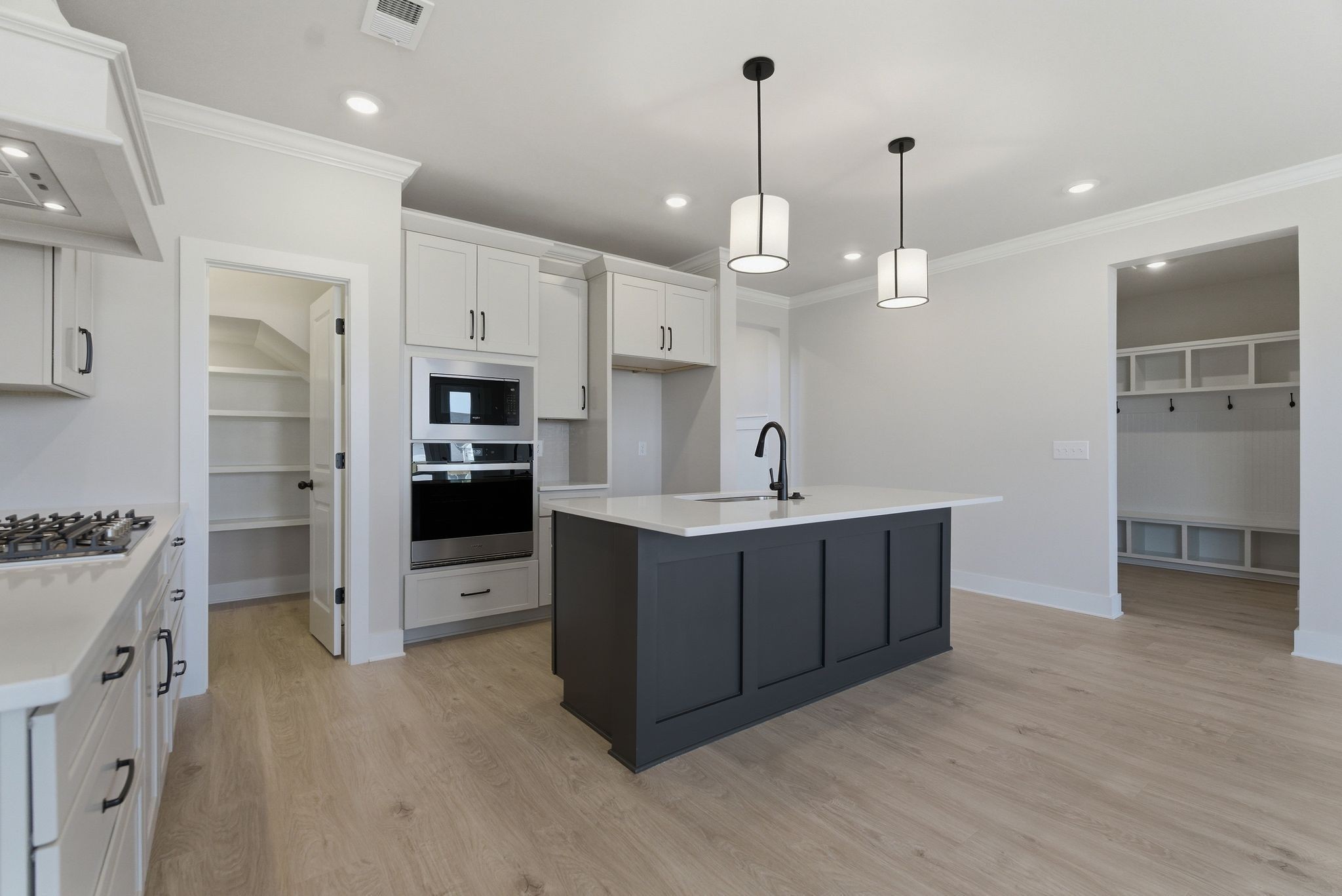 7708 Chapin Dr