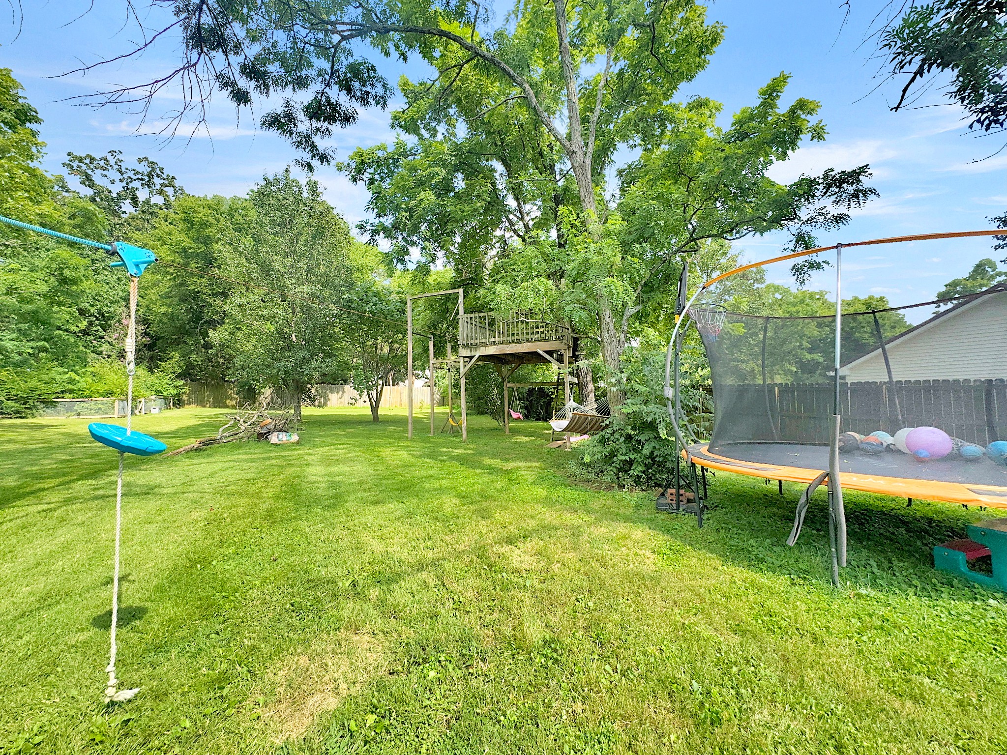 305 Oak St