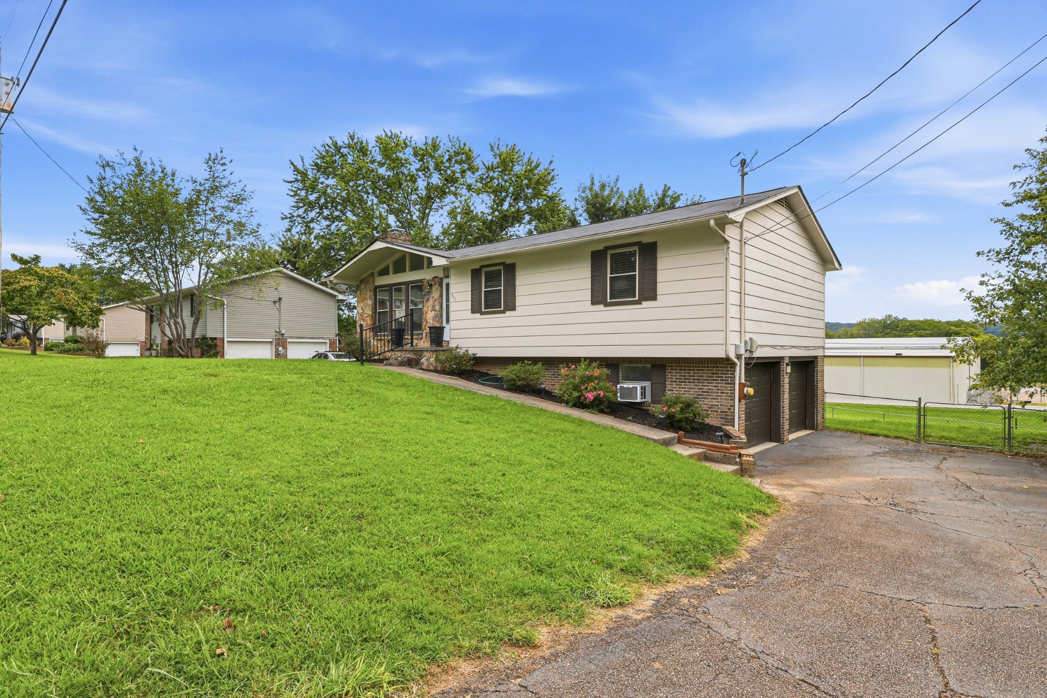 916 Tri Cir NE