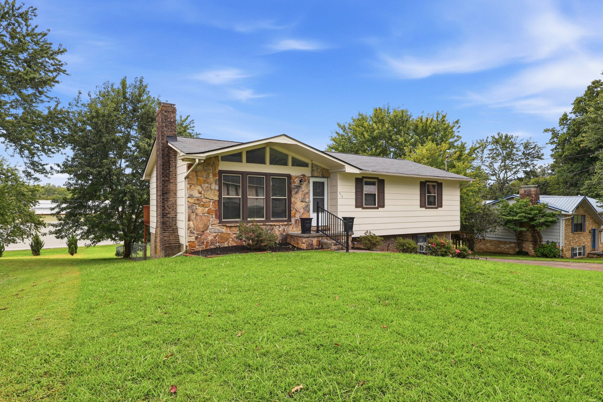 916 Tri Cir NE
