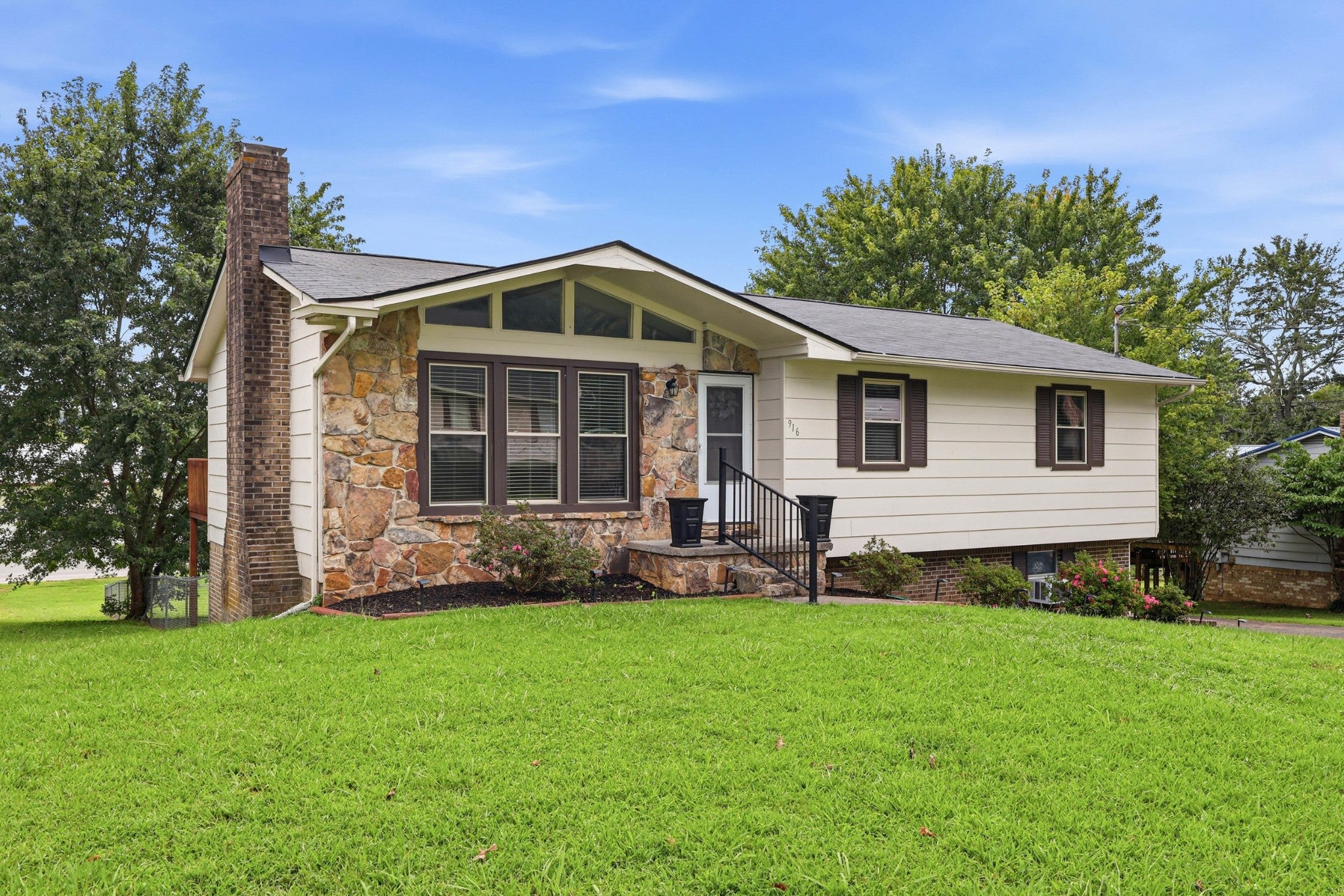 916 Tri Cir NE