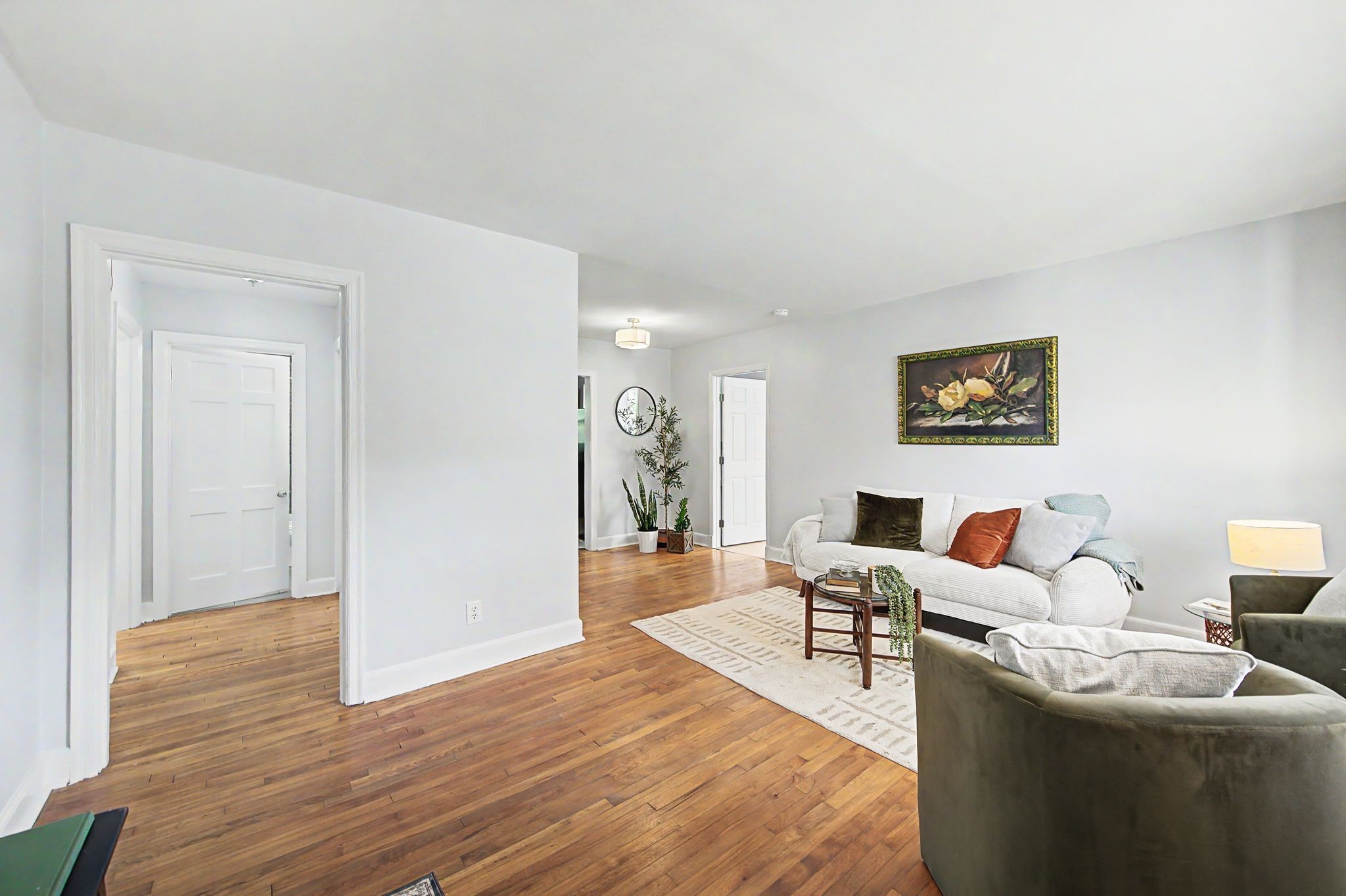 909 Oneida Ave