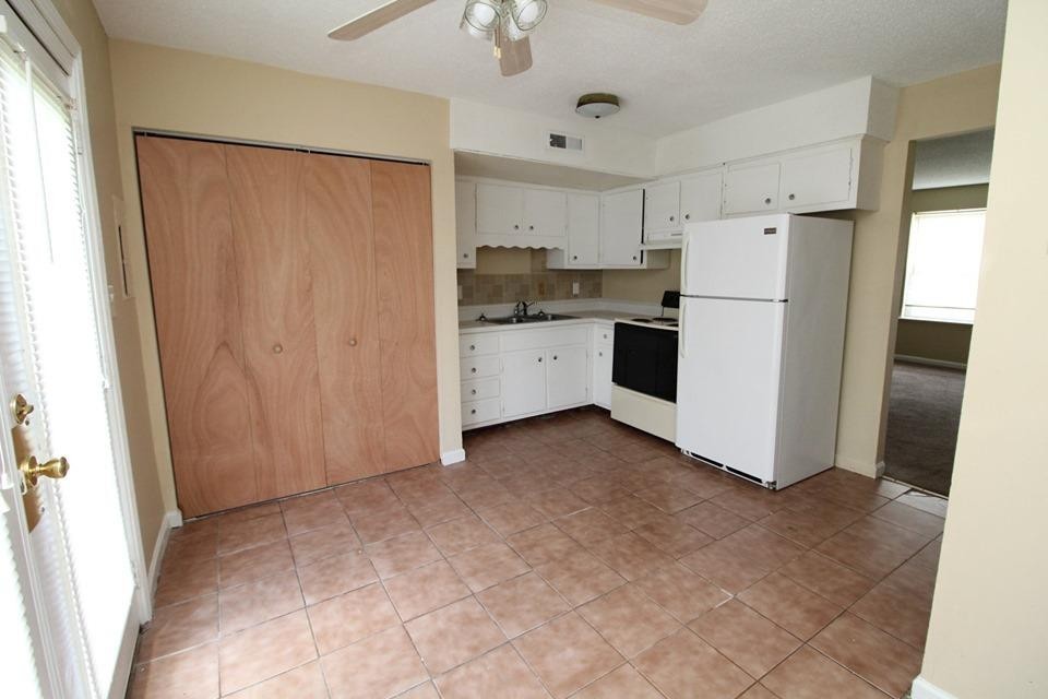 1088 Pembroke Oak Grove Rd Unit 21