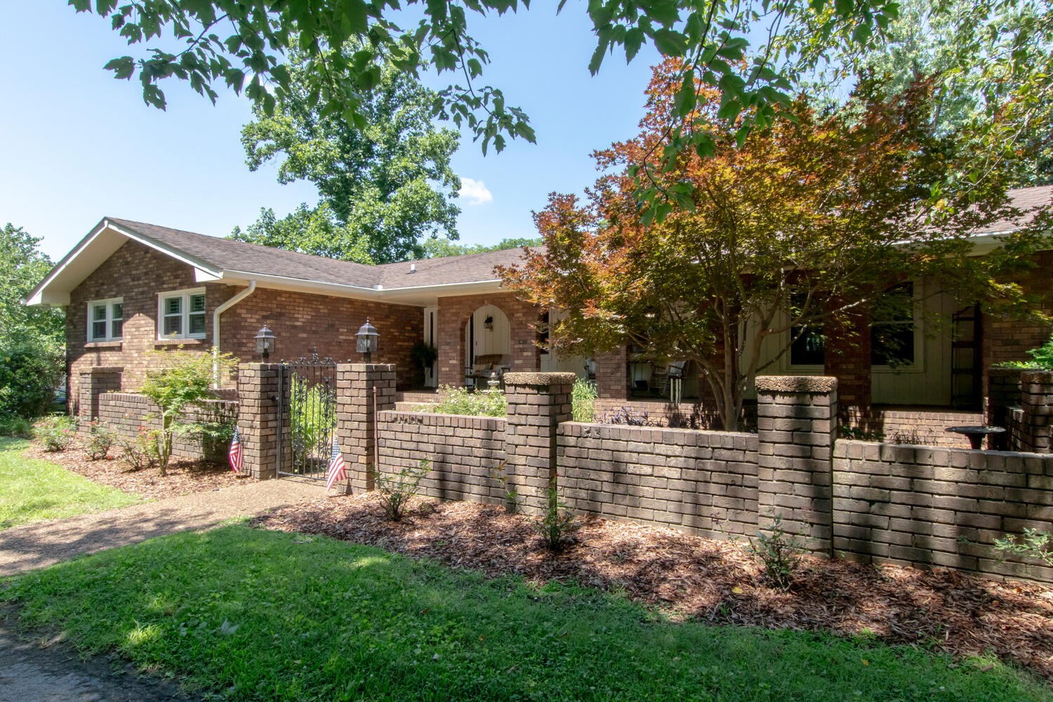 204 Bluegrass Dr