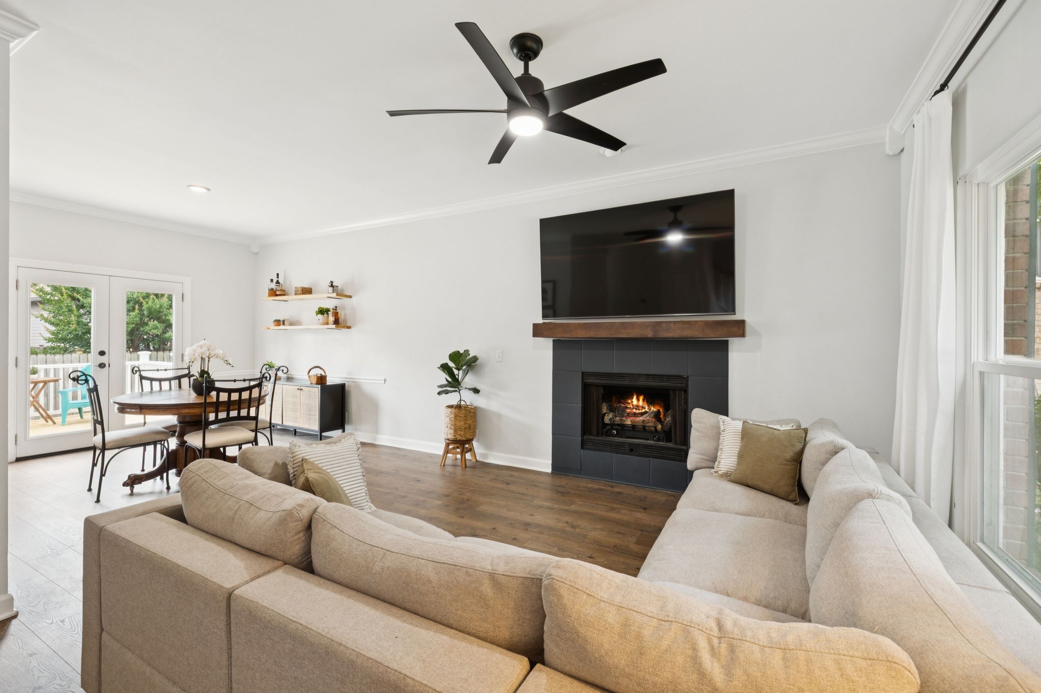 3453 Parkwood Ct