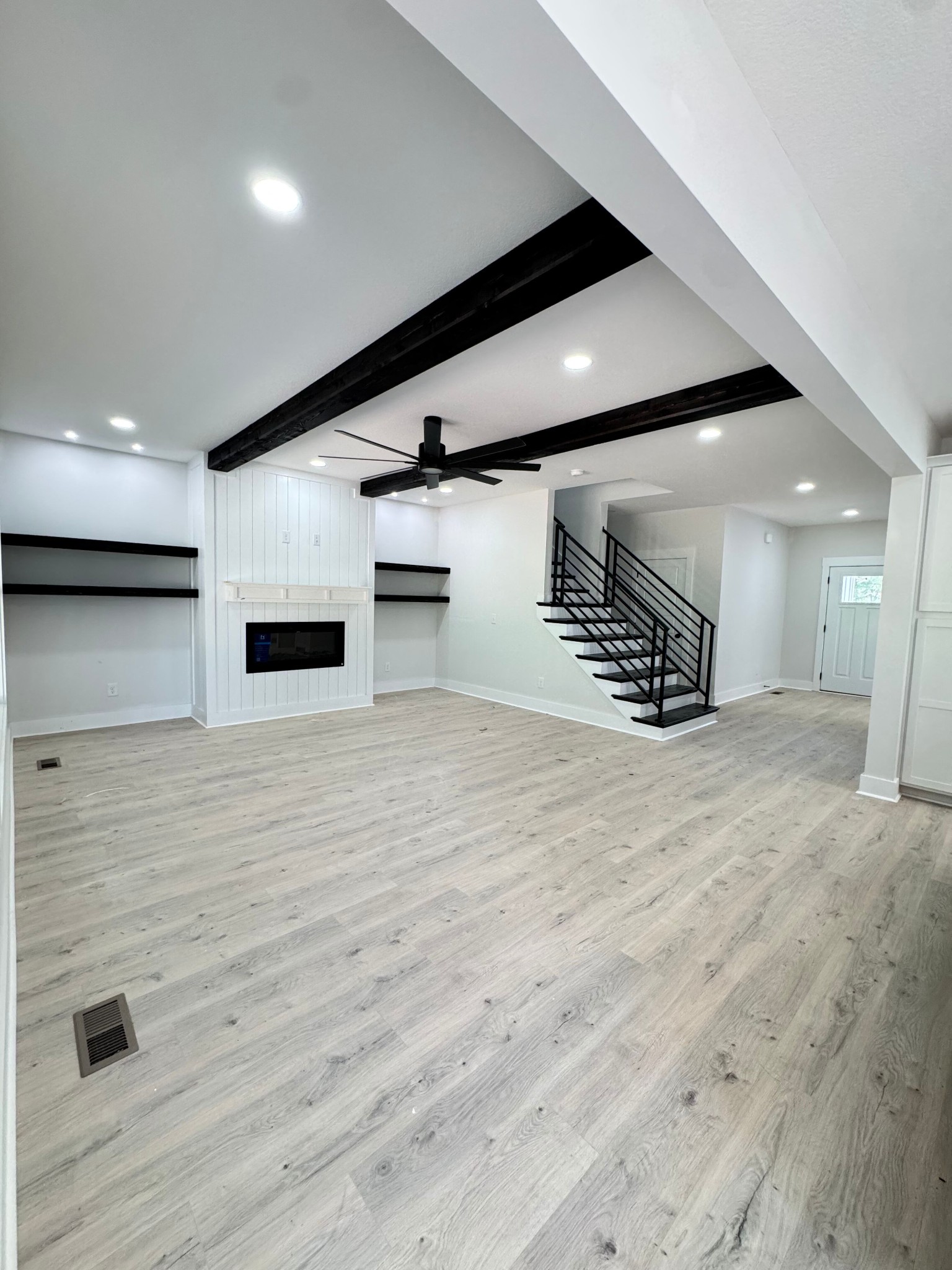 1725 Powell Rd
