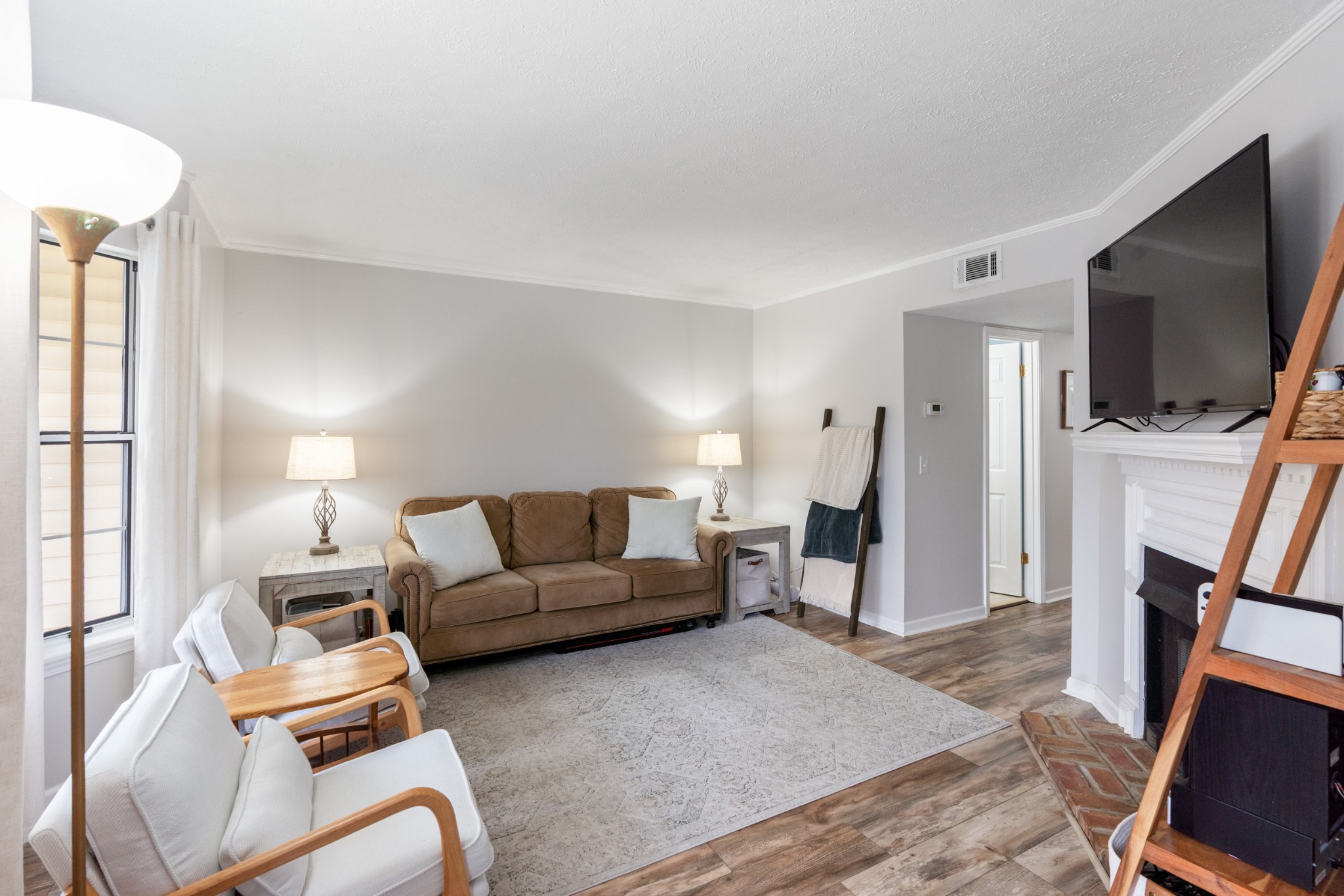 8 Rolling Meadows Dr