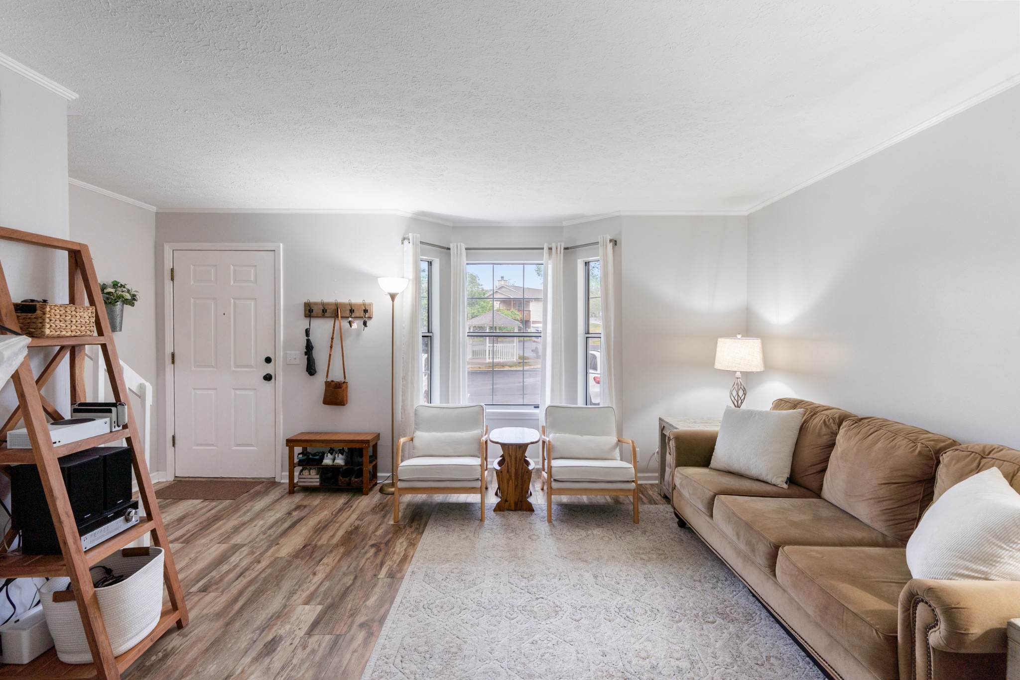 8 Rolling Meadows Dr