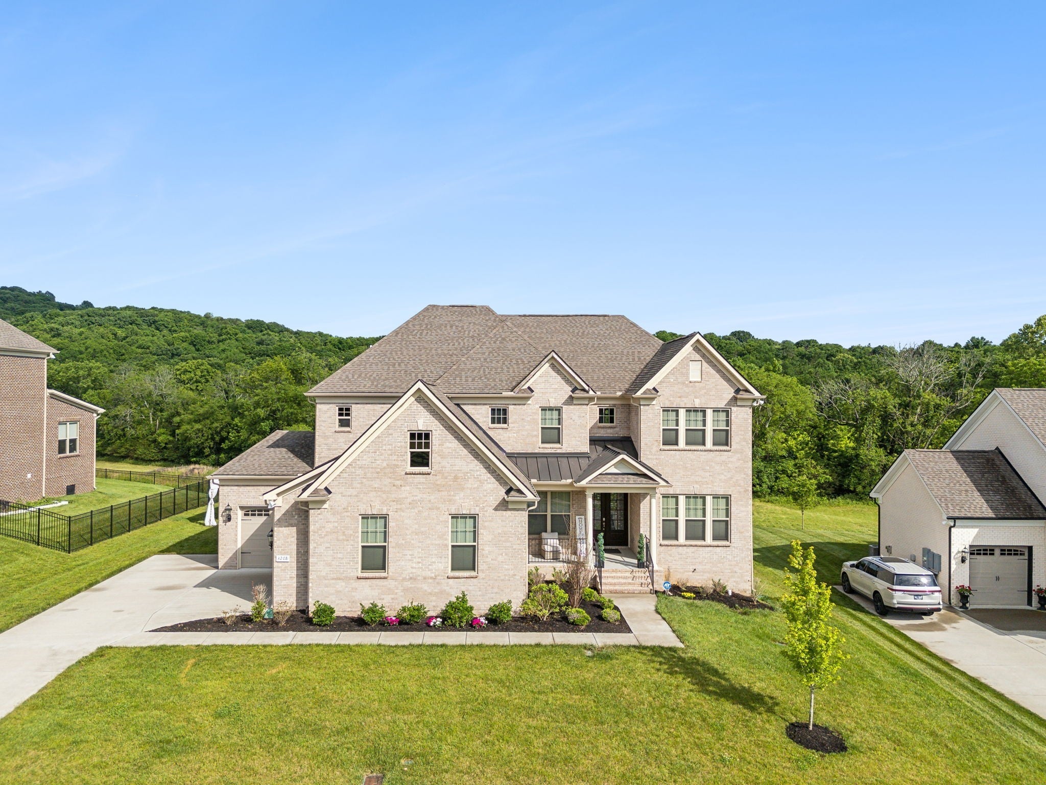 5.0-bed rental at 3208 Chase Point Dr