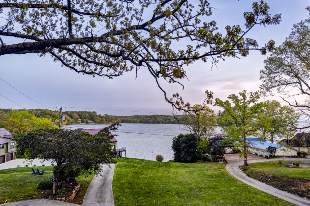 54 Lookout Ln