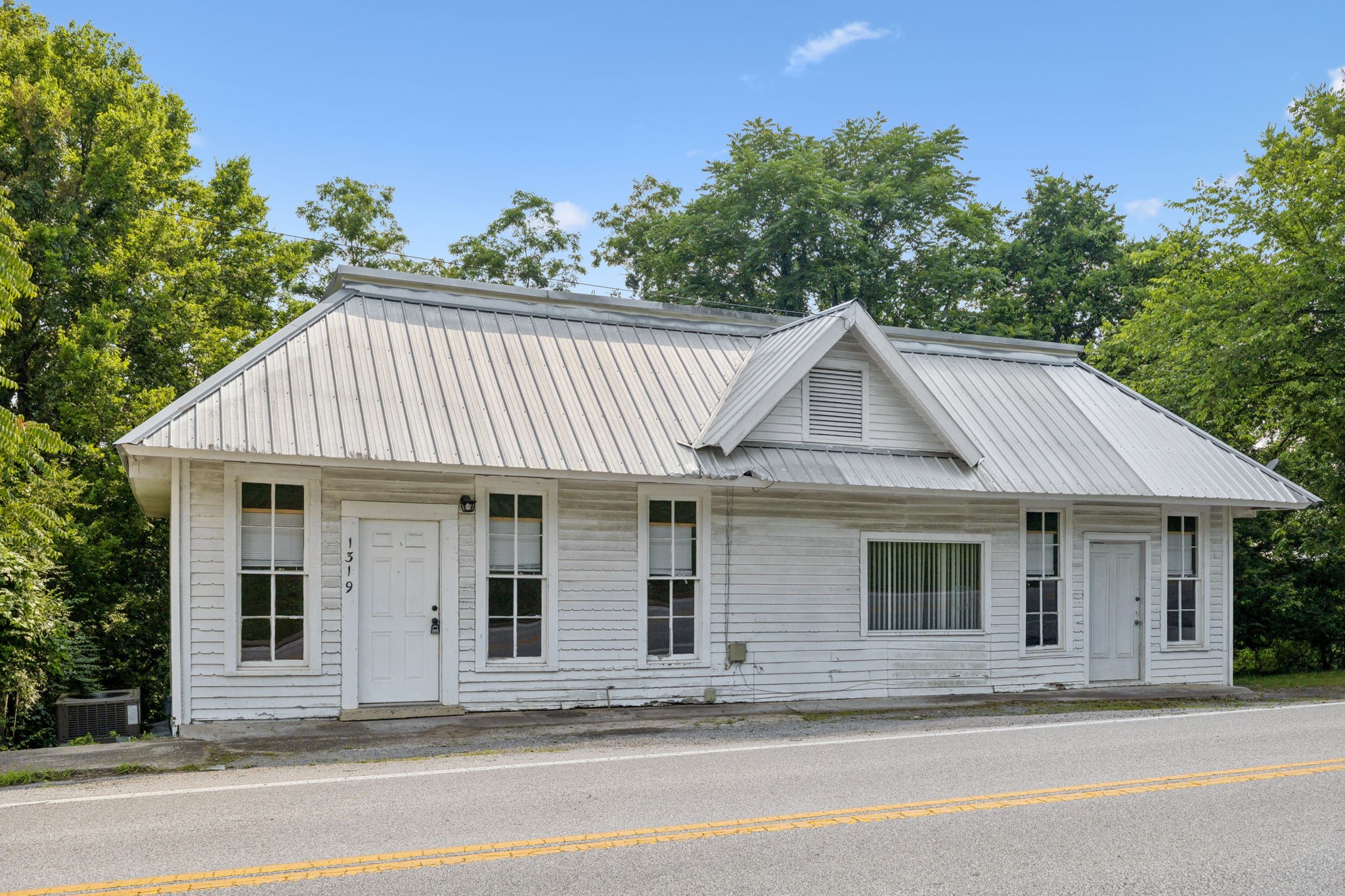 1319 Main St N