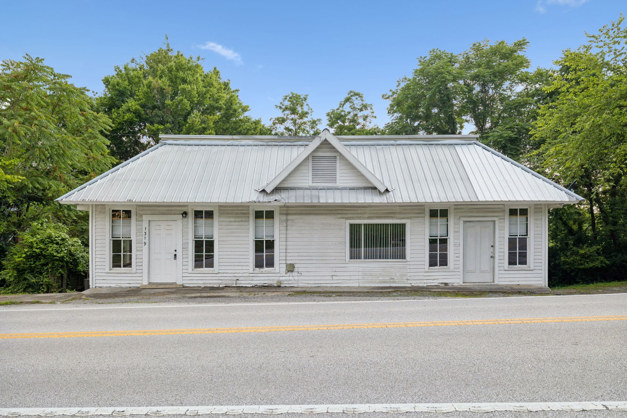 1319 Main St N