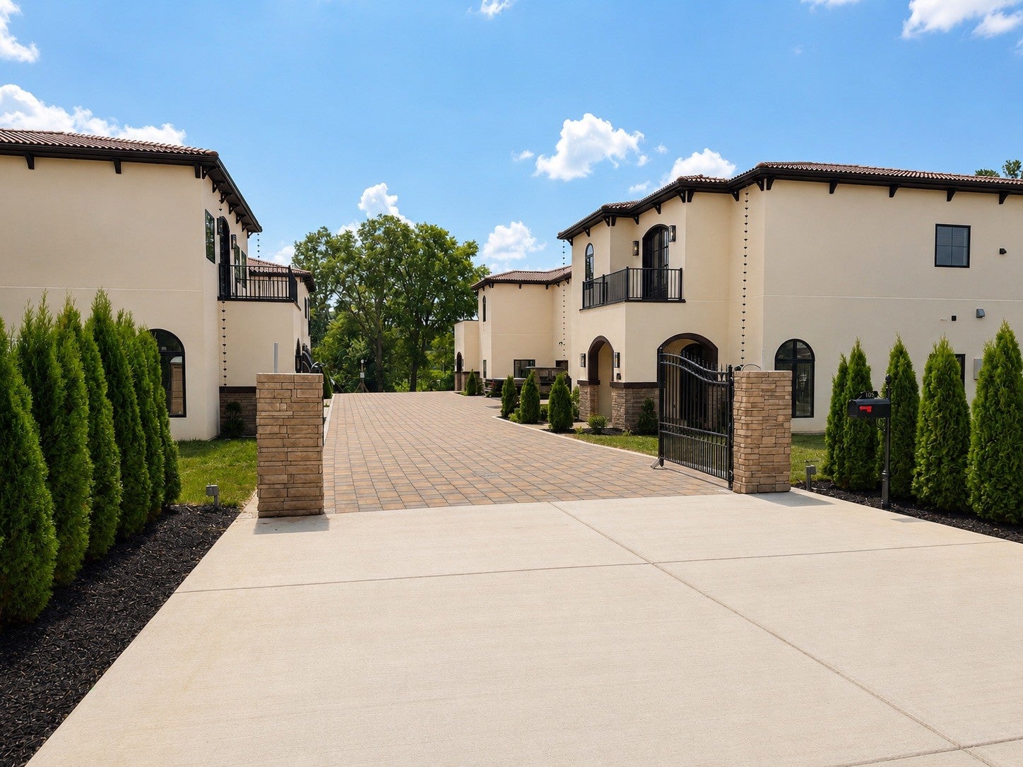 100 Ladera Ct