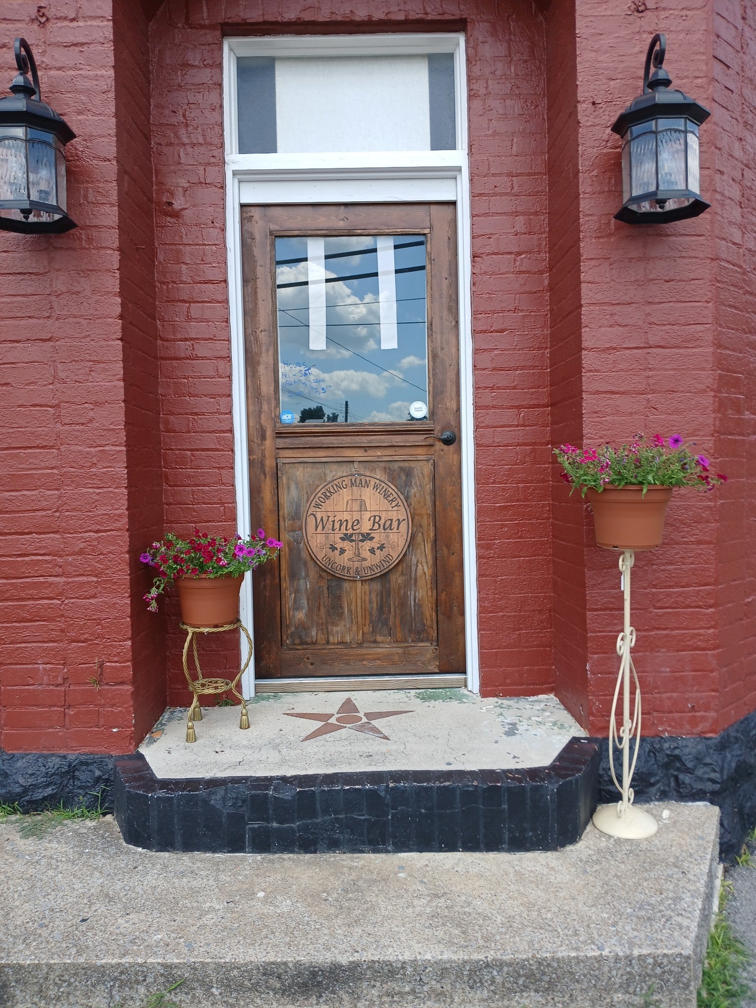 402 E Main St E